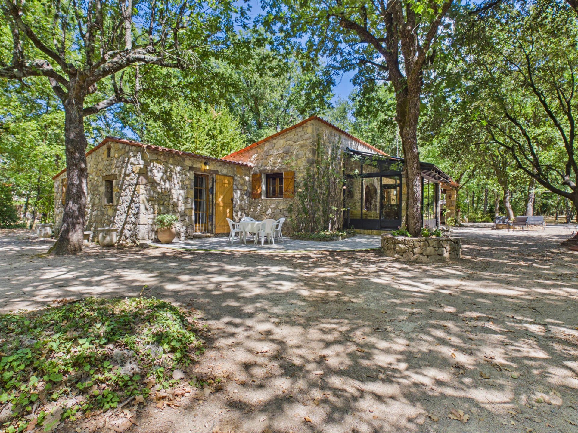 Authentic old stone house - TOURRETTES