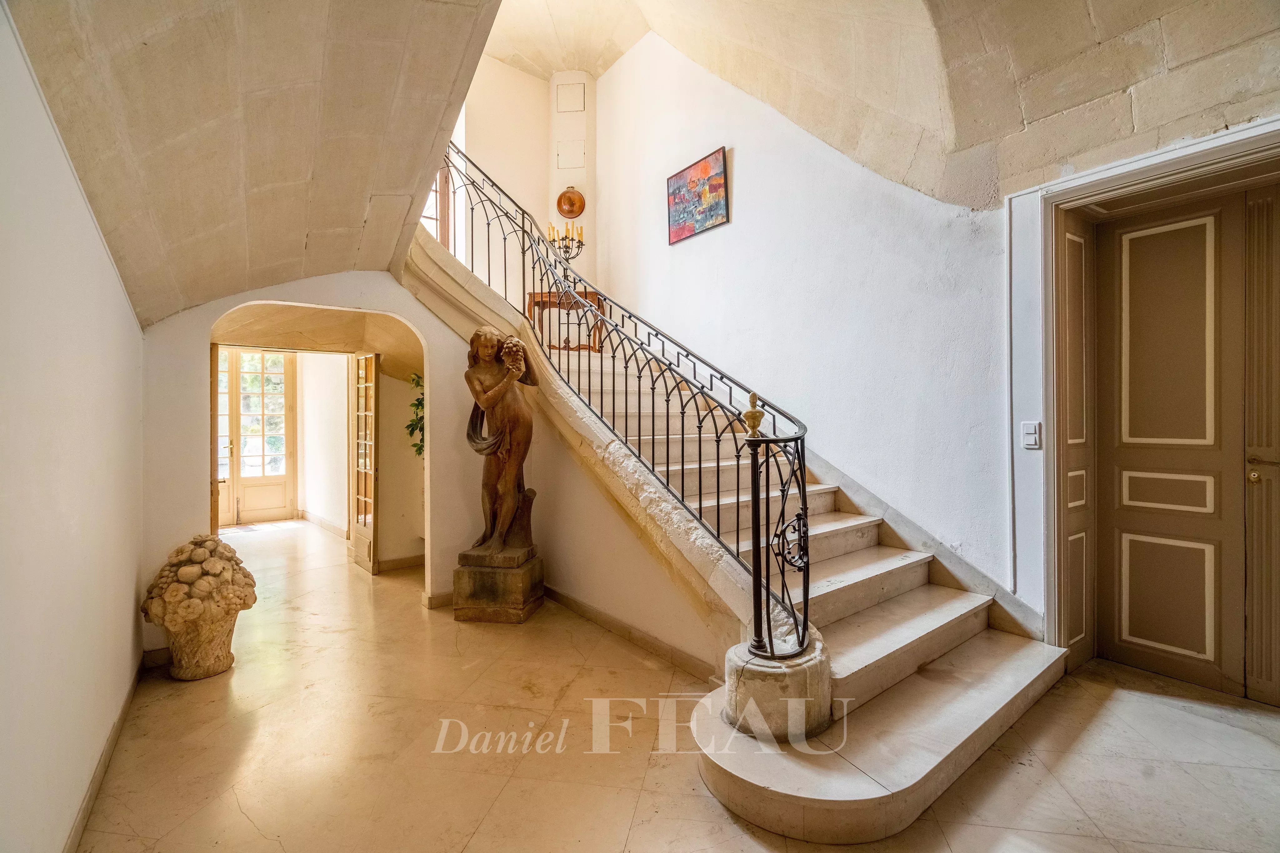 Tarascon – A superb private mansion