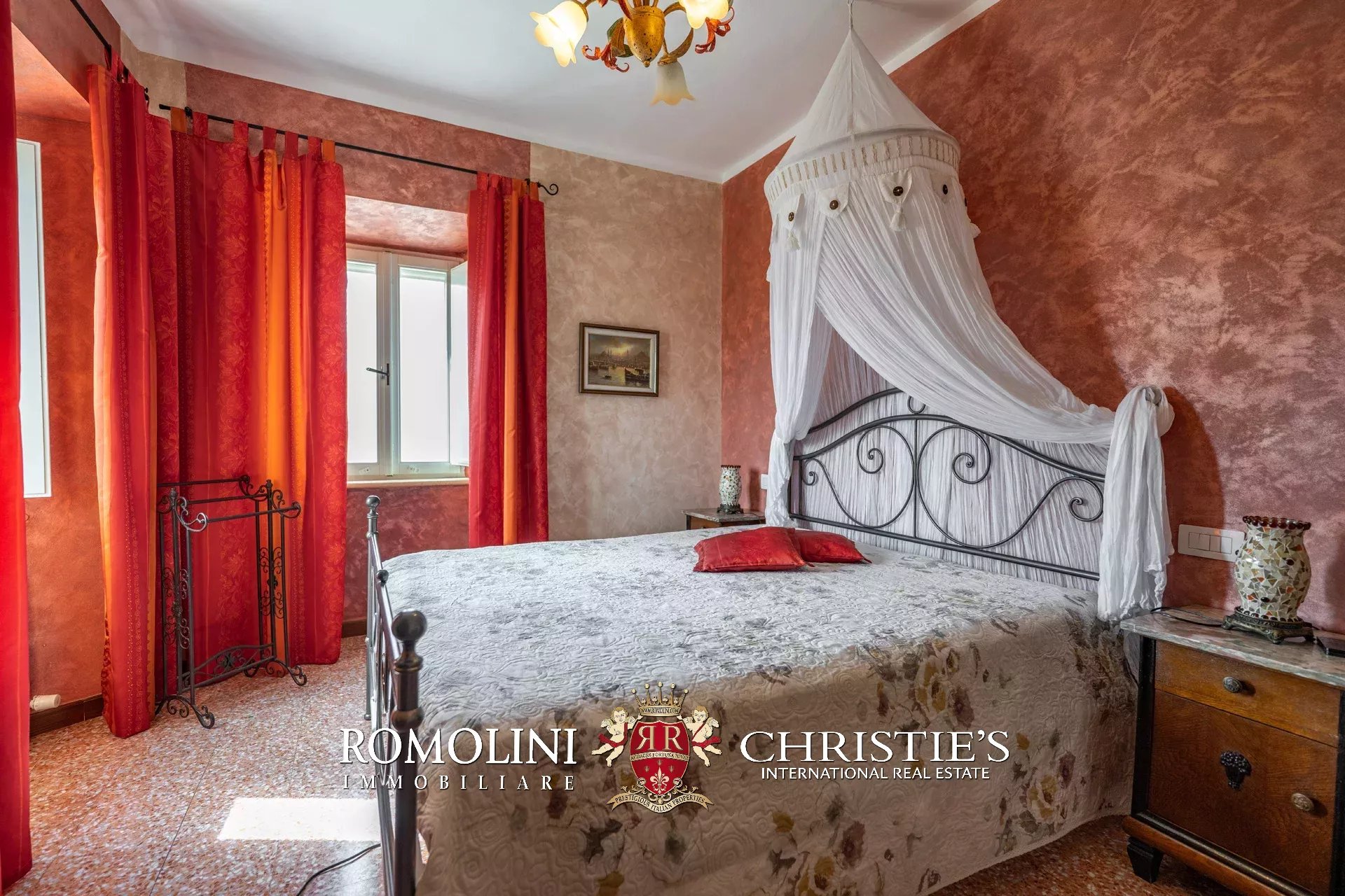13 Bedroom Vineyard's Image 38