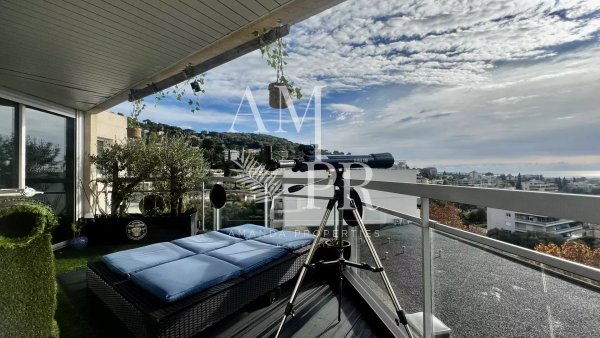 Le Cannet Mairie - Top floor sea view apartment — photo 1