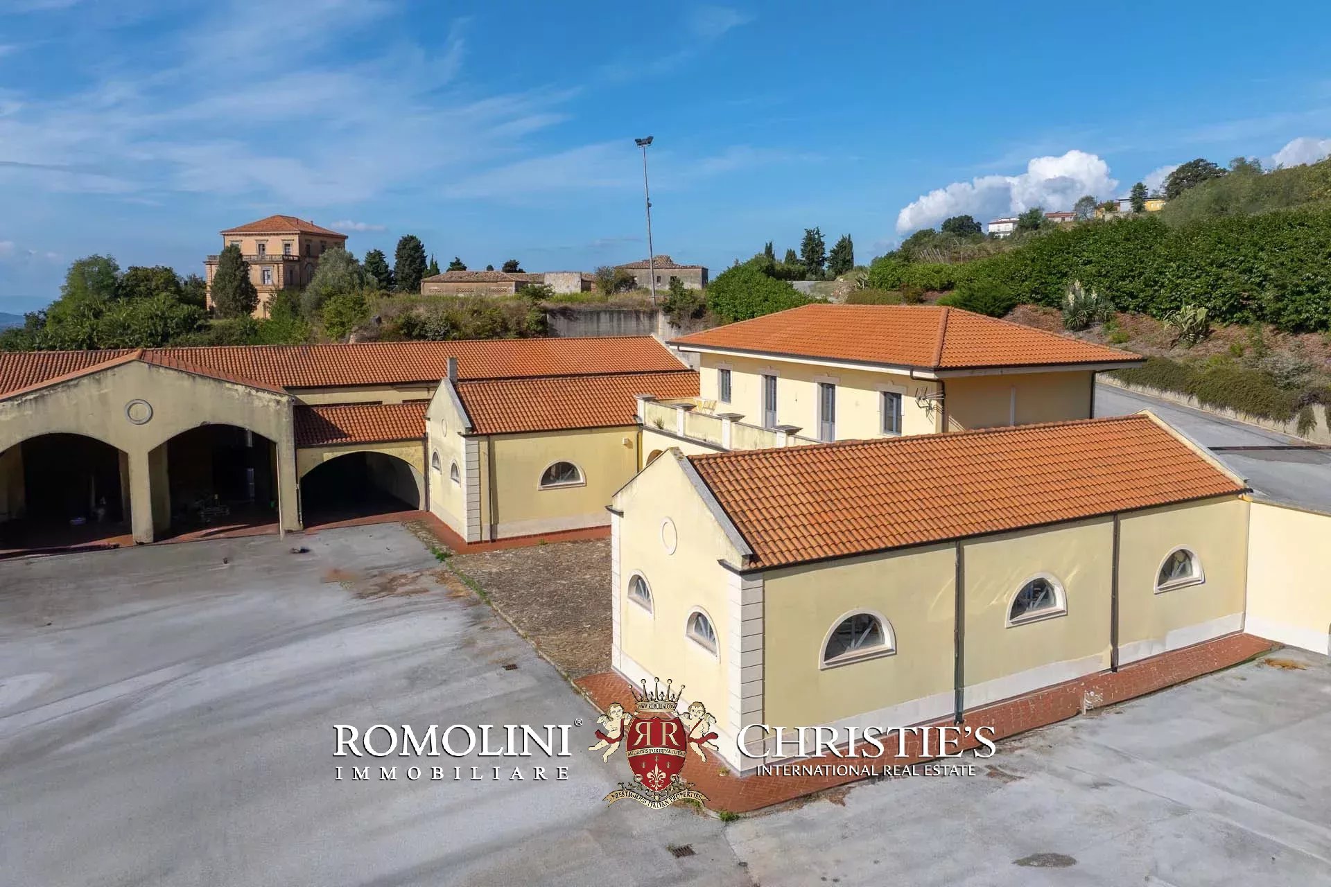 7 Bedroom Villa/Townhouse's Image 30
