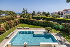 Exceptional Villa in Super Cannes with Pool and Cinema — photo 1 of 7