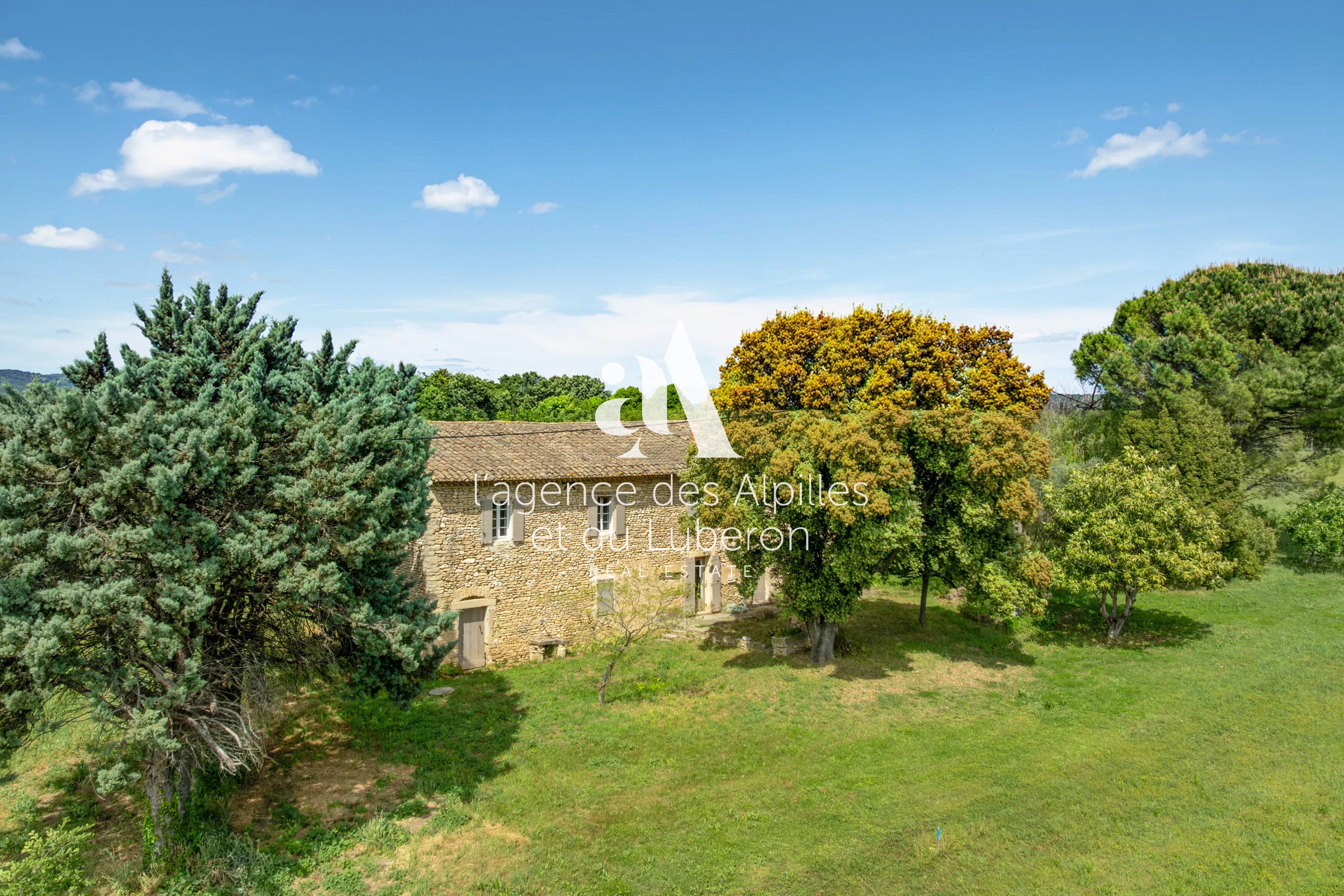 AUTHENTIQUE MAS DU XIXè À RÉNOVER AVEC VUE LUBERON