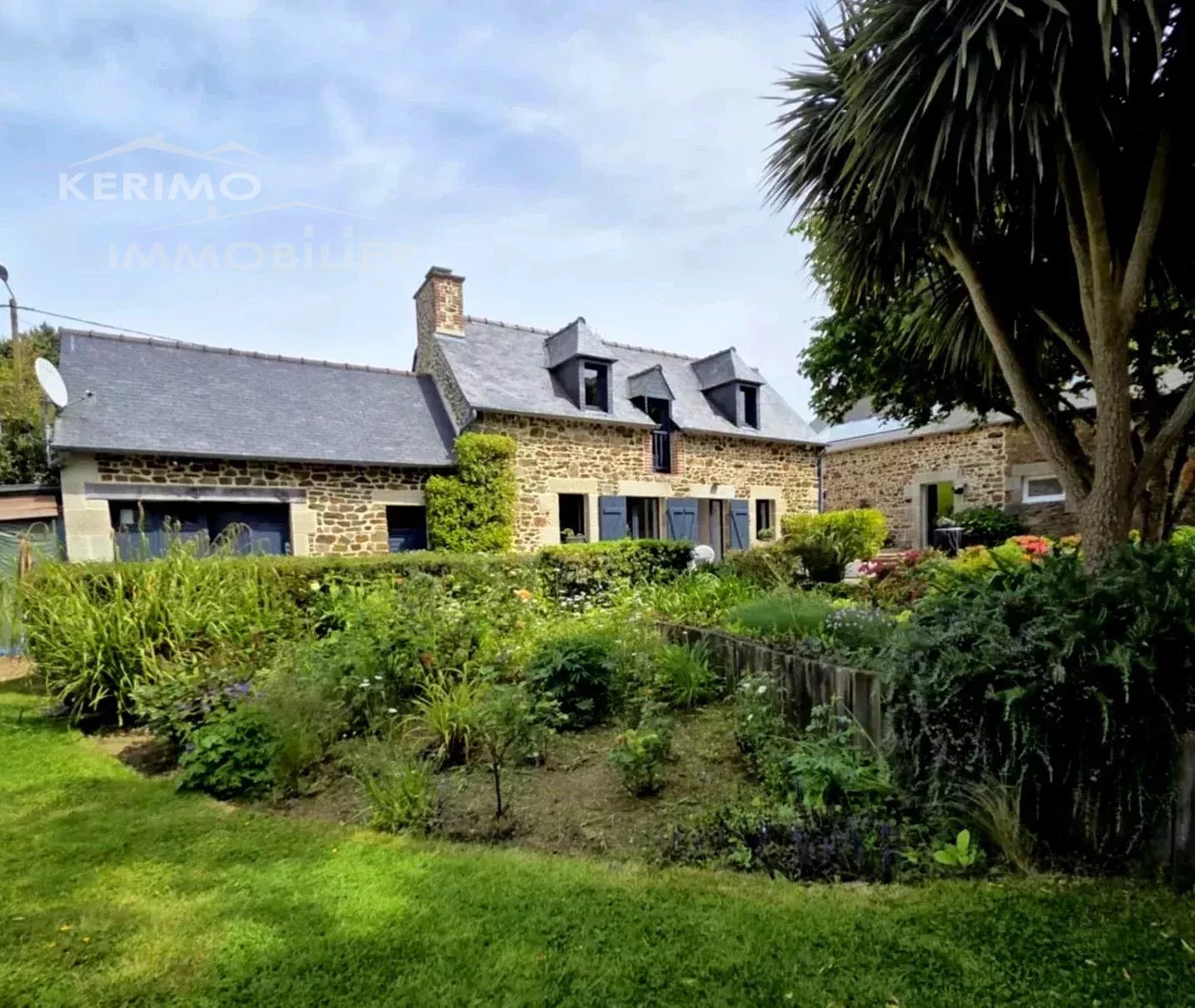 PROPRIETE EN PIERRES AVEC GITE