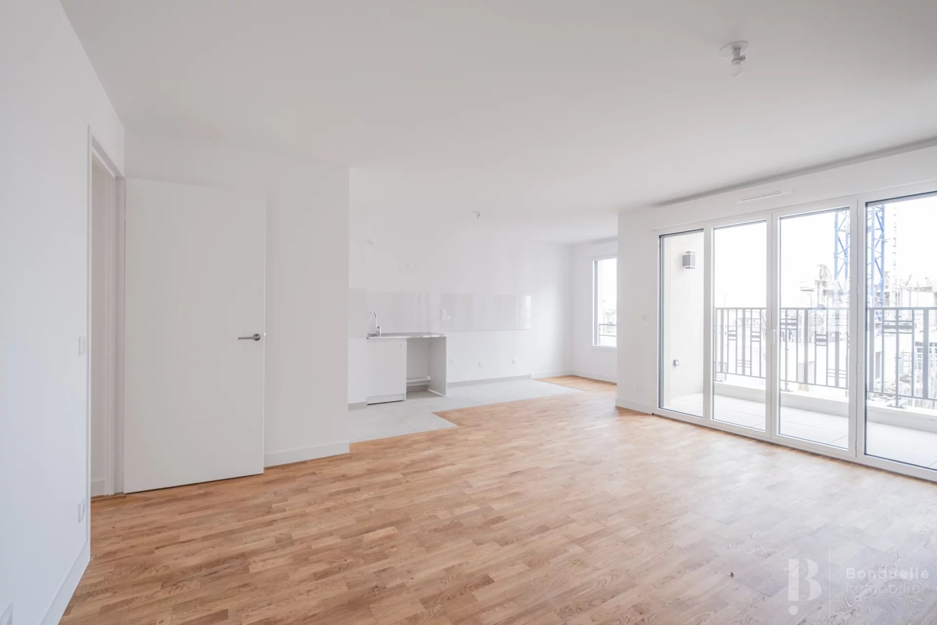 A LOUER VIDE - BEAU 4 PIECES DE 85,64 M2 - APPARTEMENT NEUF - LOGGIA - 8EME ETAGE AVEC ASCENSEUR - PARKING