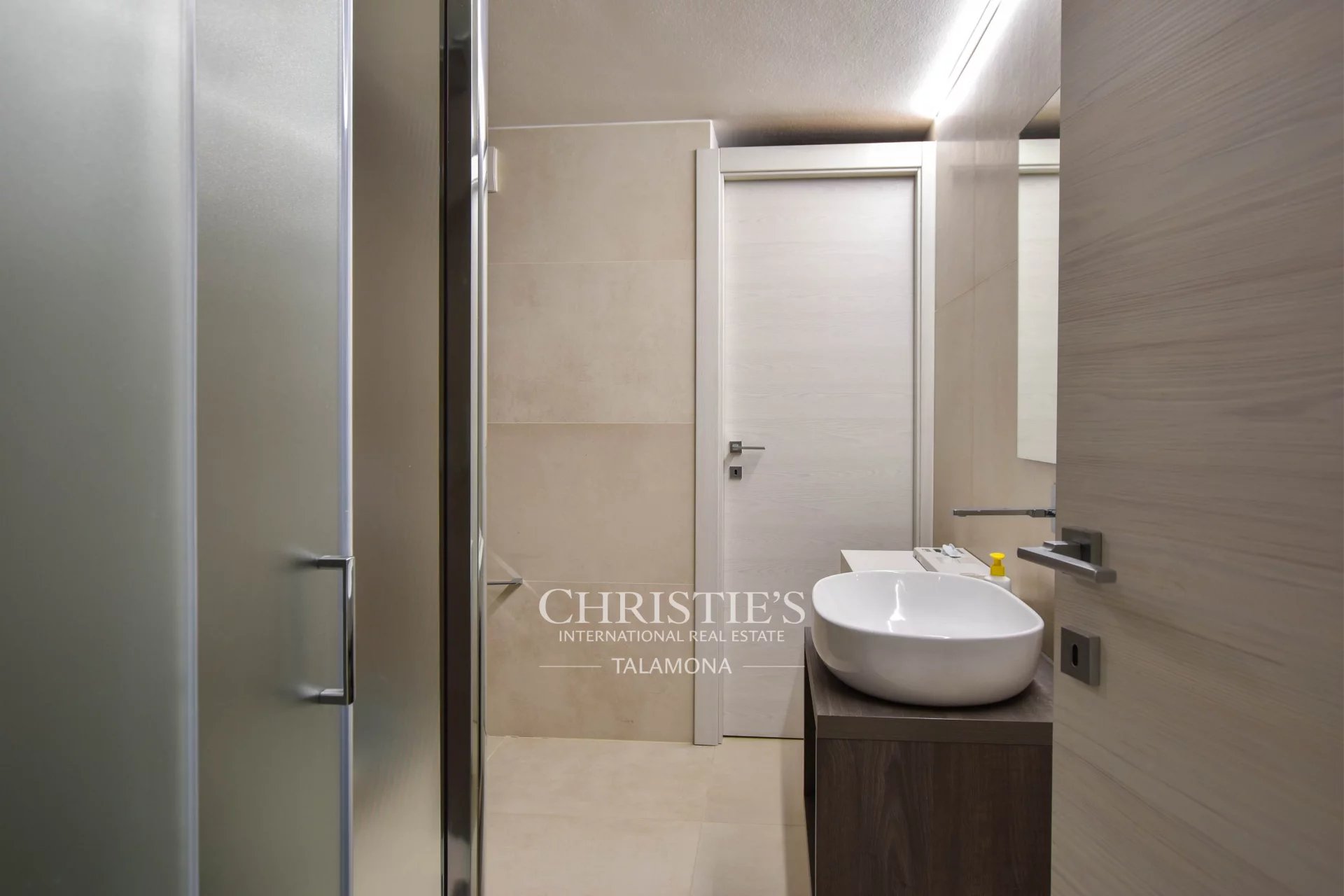 3 Bedroom Villa/Townhouse's Image 18