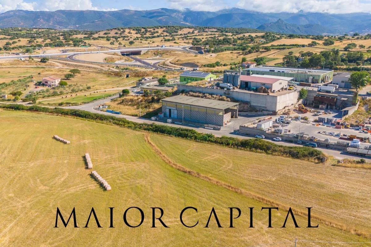 Oschiri | Capannone industriale con ufficio e cantina