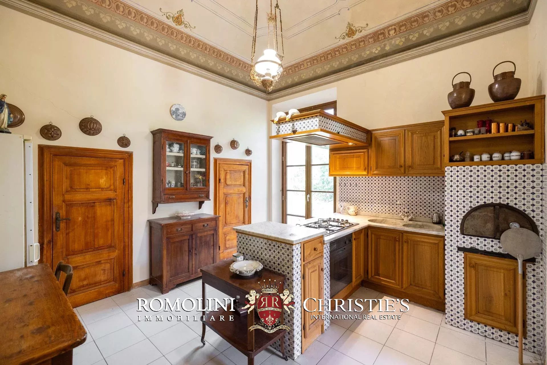 6 Bedroom Villa/Townhouse's Image 11
