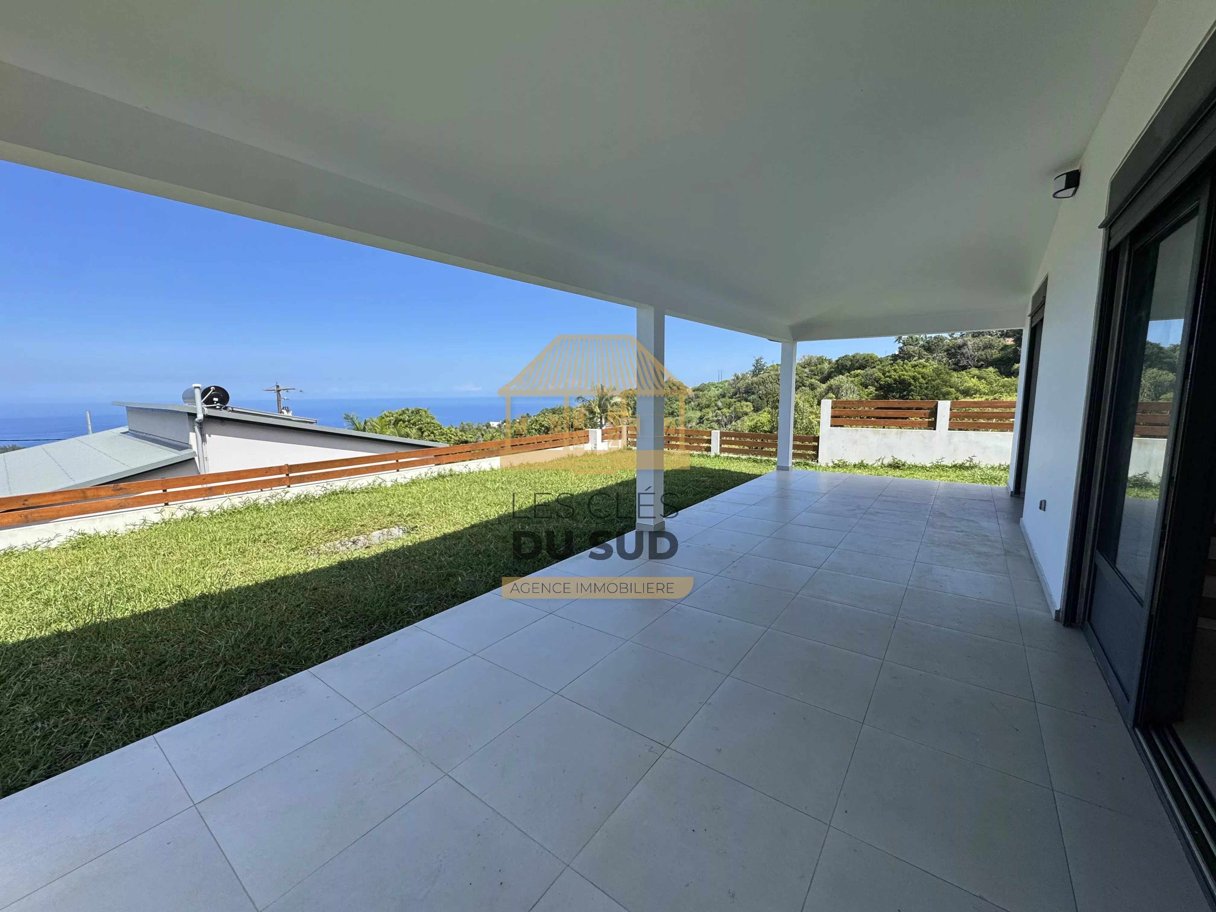 PETITE-ÎLE – MAISON NEUVE 2025 AVEC VUE MER – 3 CHAMBRES ET TERRASSE
