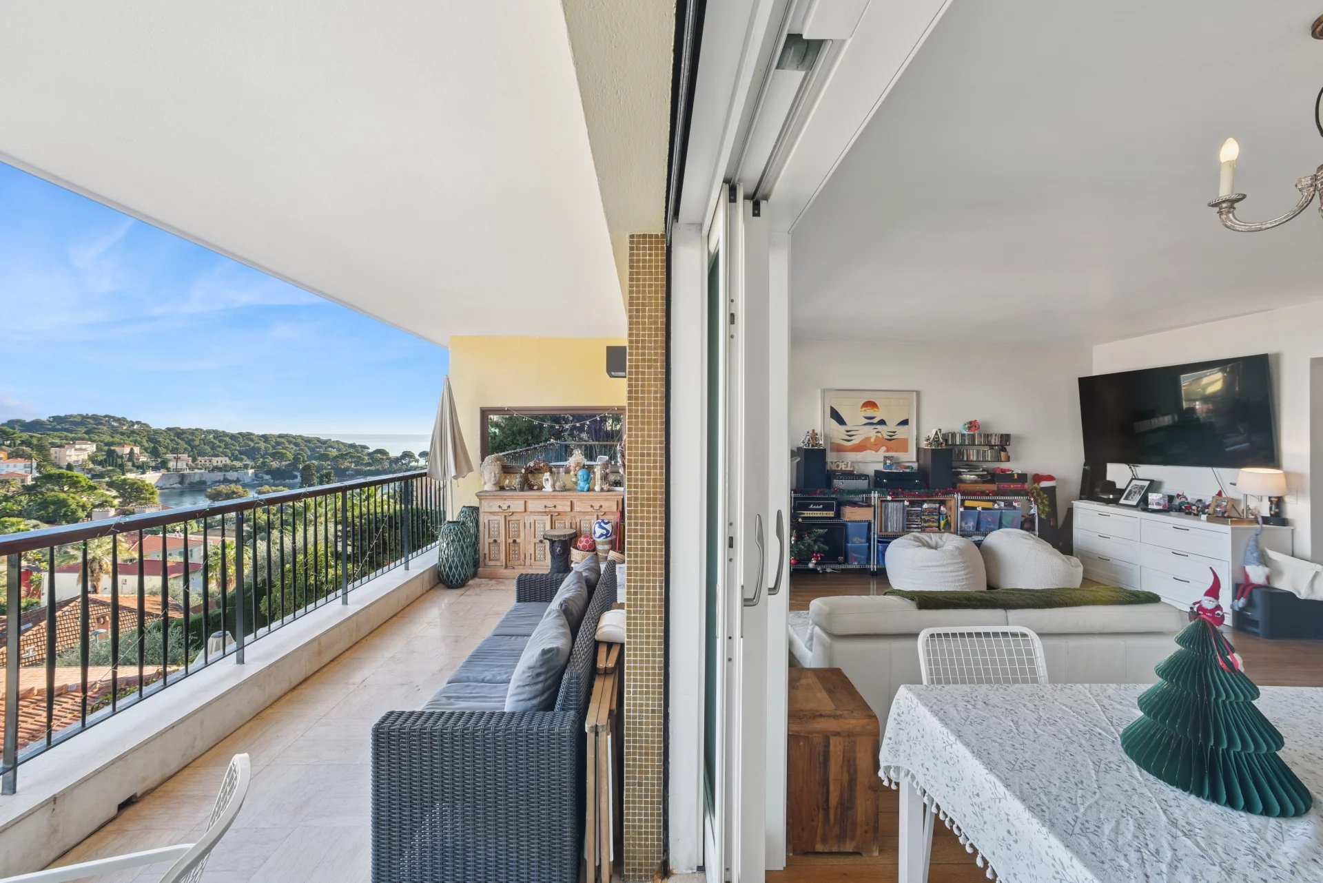 Dual apartment opportunity with open sea view, 41 m² of terraces, garage and parking