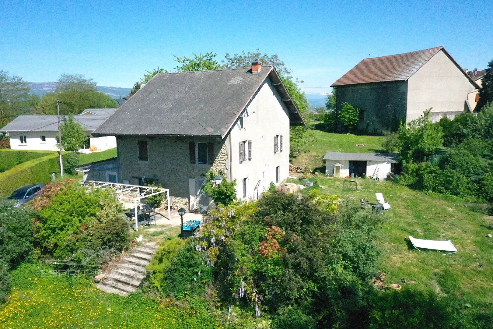 Maison en pierres 170 m² habitables sur 2000 m² de terrain