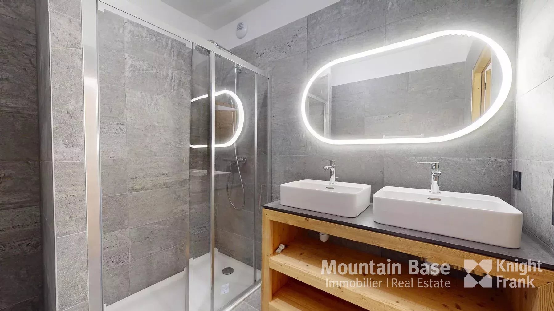 Photo of New 3-bedroom duplex apartment with cabin ideally located