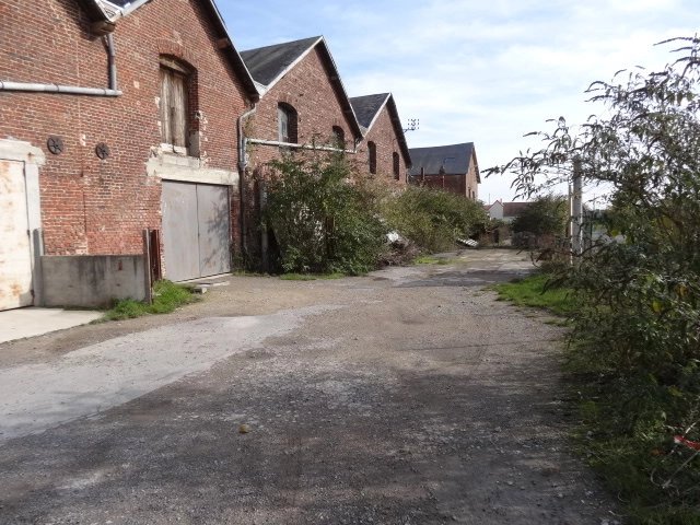 AULNOIS-SOUS-LAON – Ensemble immobilier à usage d'activité, entrepôt et bureaux