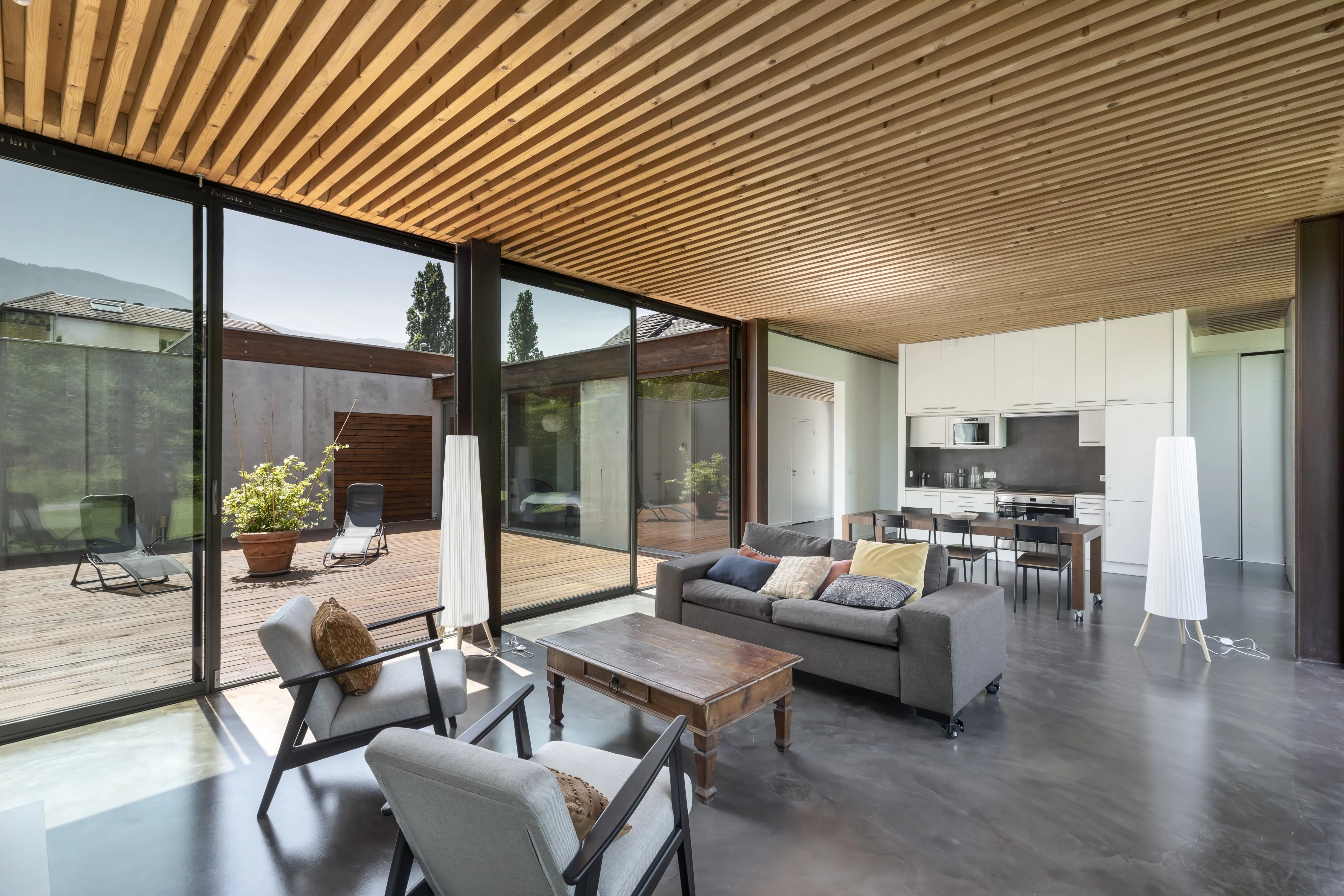 Moderne Villa, 6 Schlafzimmer, hell und grenznah