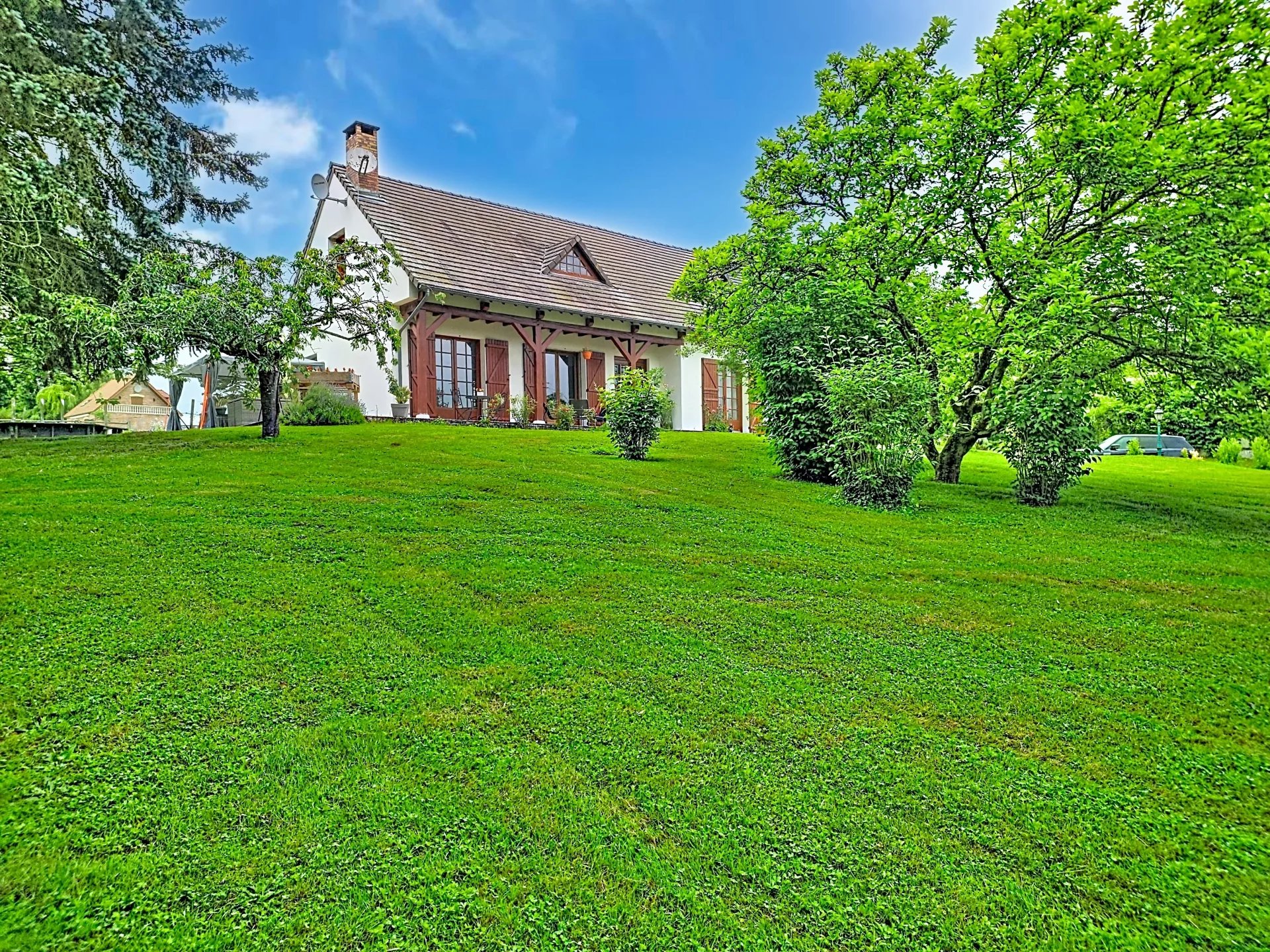 EXCLUSIVITÉ – Pavillon individuel 4 chambres avec sous-sol, deux garages extérieurs et terrain clos de 4 768 m² – Saint-Nicolas-au-Bois