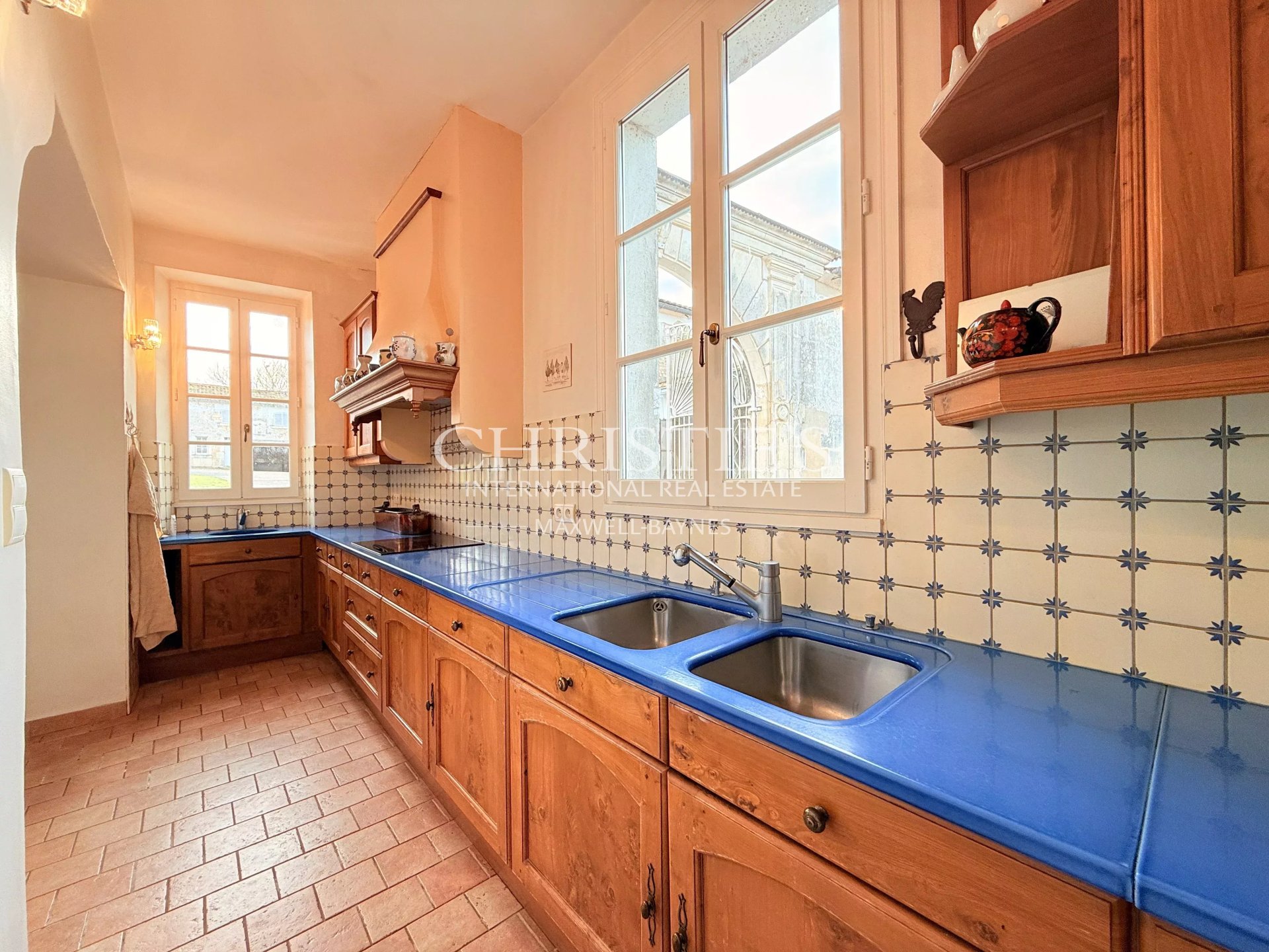 10 Bedroom Villa/Townhouse's Image 17