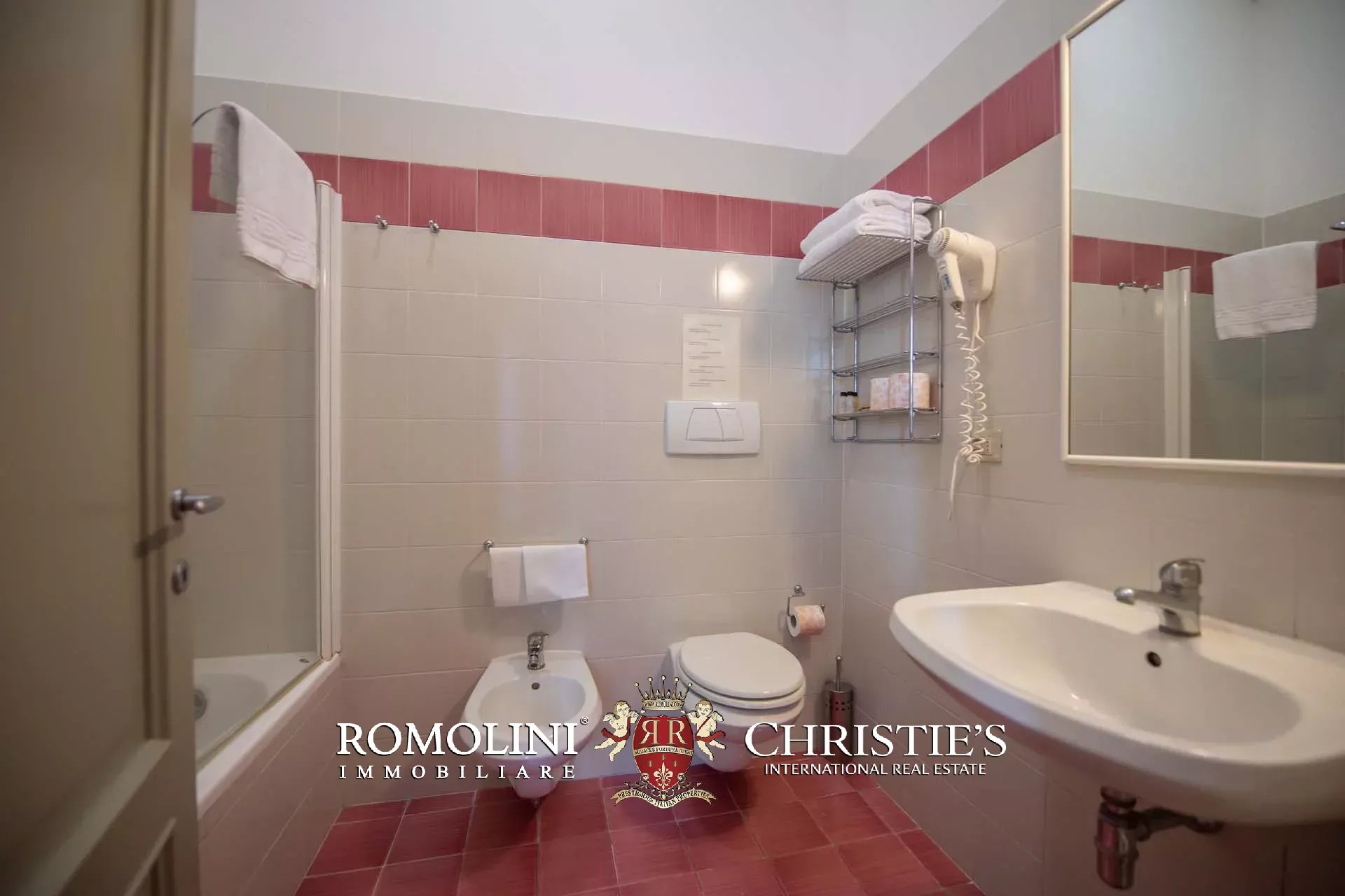 24 Bedroom Villa/Townhouse's Image 31
