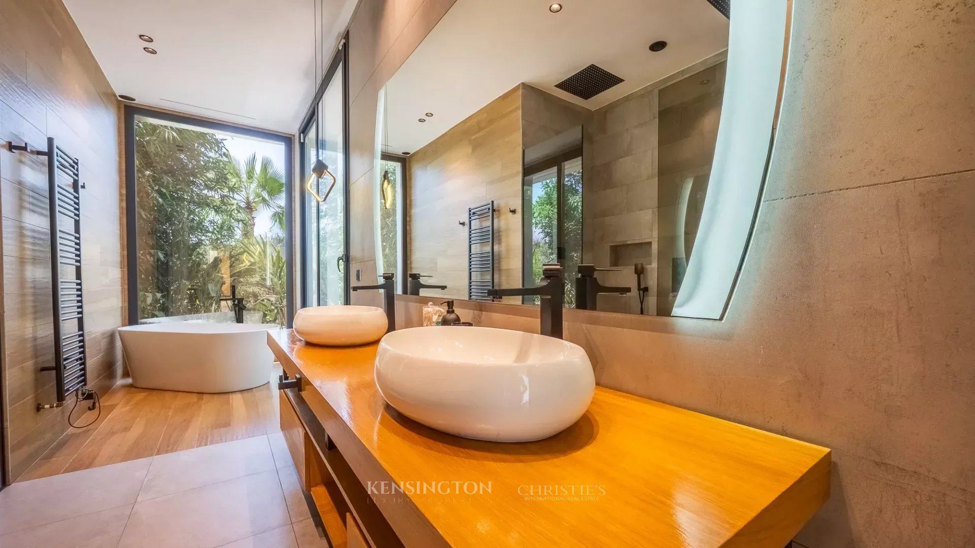 8 Bedroom Villa/Townhouse's Image 34