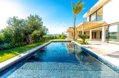 New contemporary villa with ocean views – Sémaphore neighborhood — photo 1 of 7