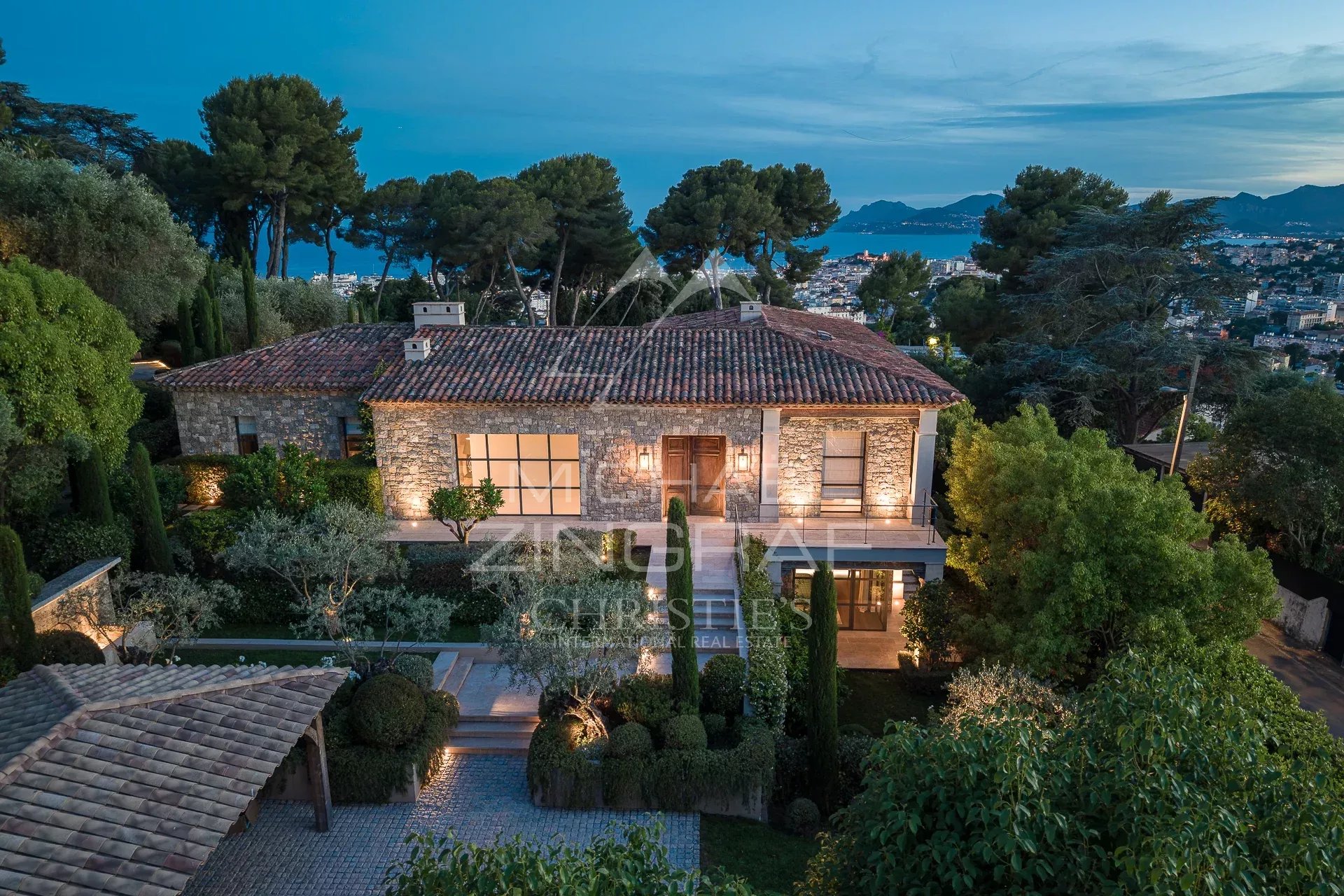 5 Bedroom Villa/Townhouse's Image 9