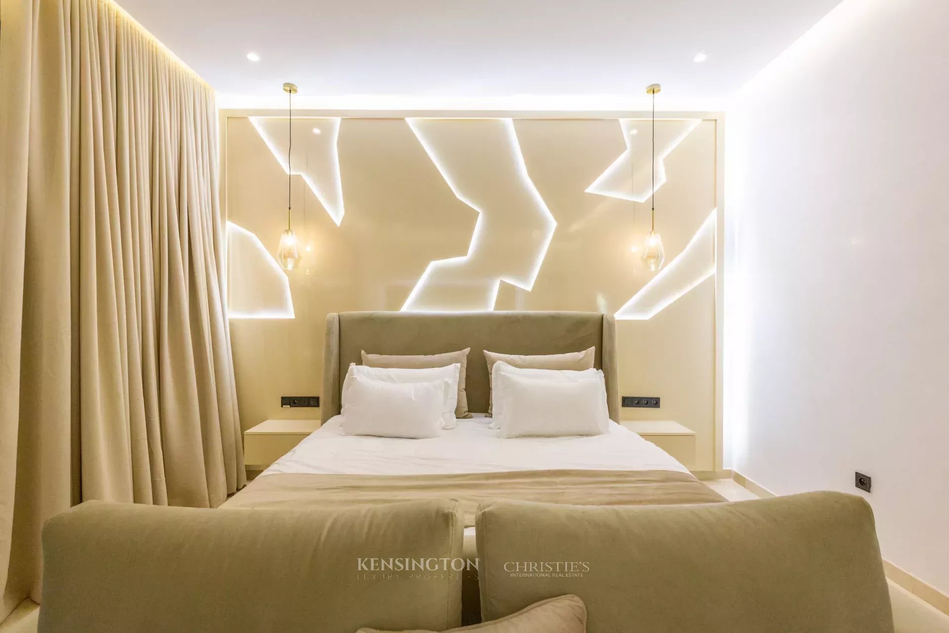 5 Bedroom Villa/Townhouse's Image 17