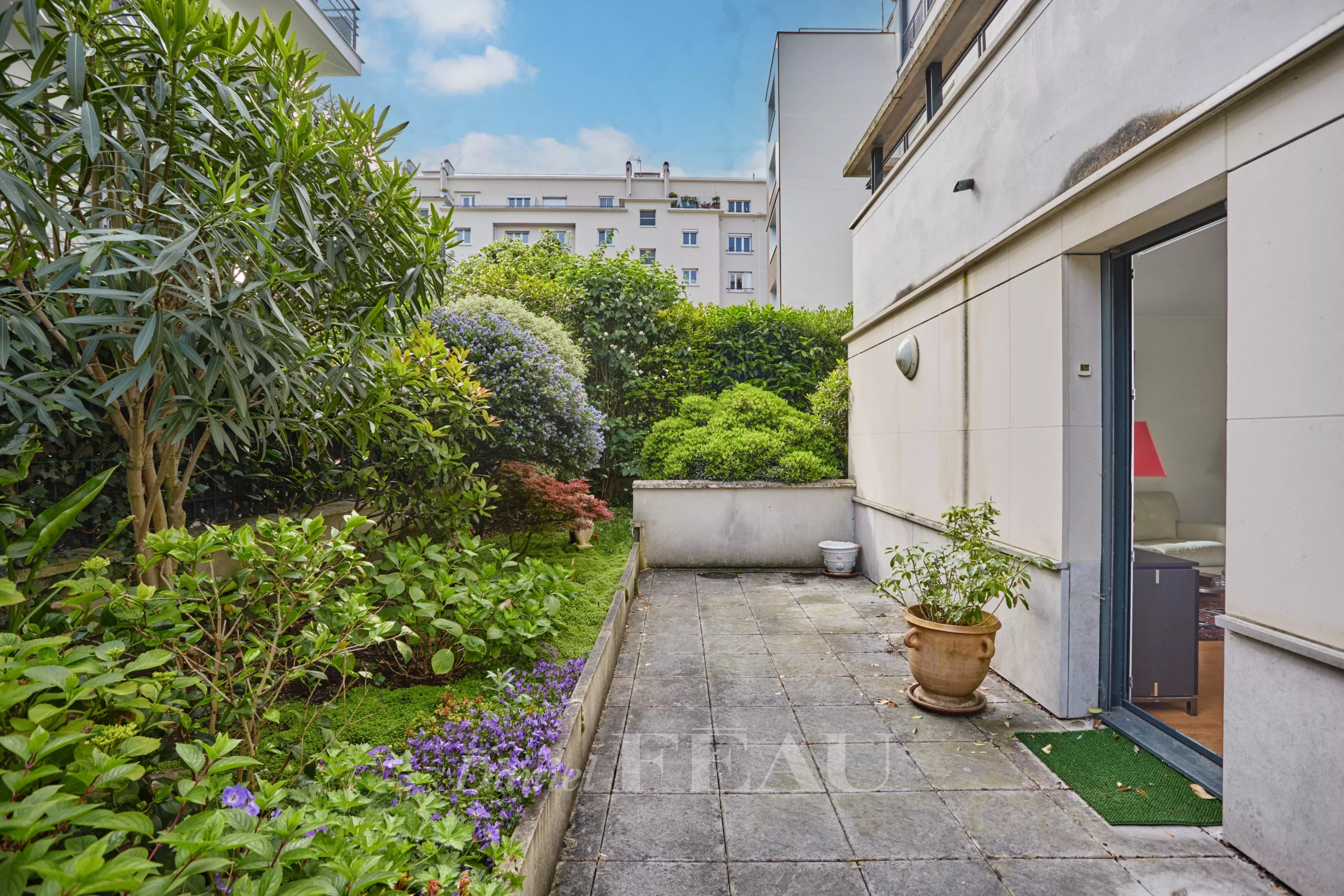 Boulogne Nord - Deux pièces avec jardin.