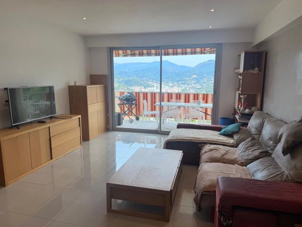 3-Bedroom Apartment in Nice — photo 1