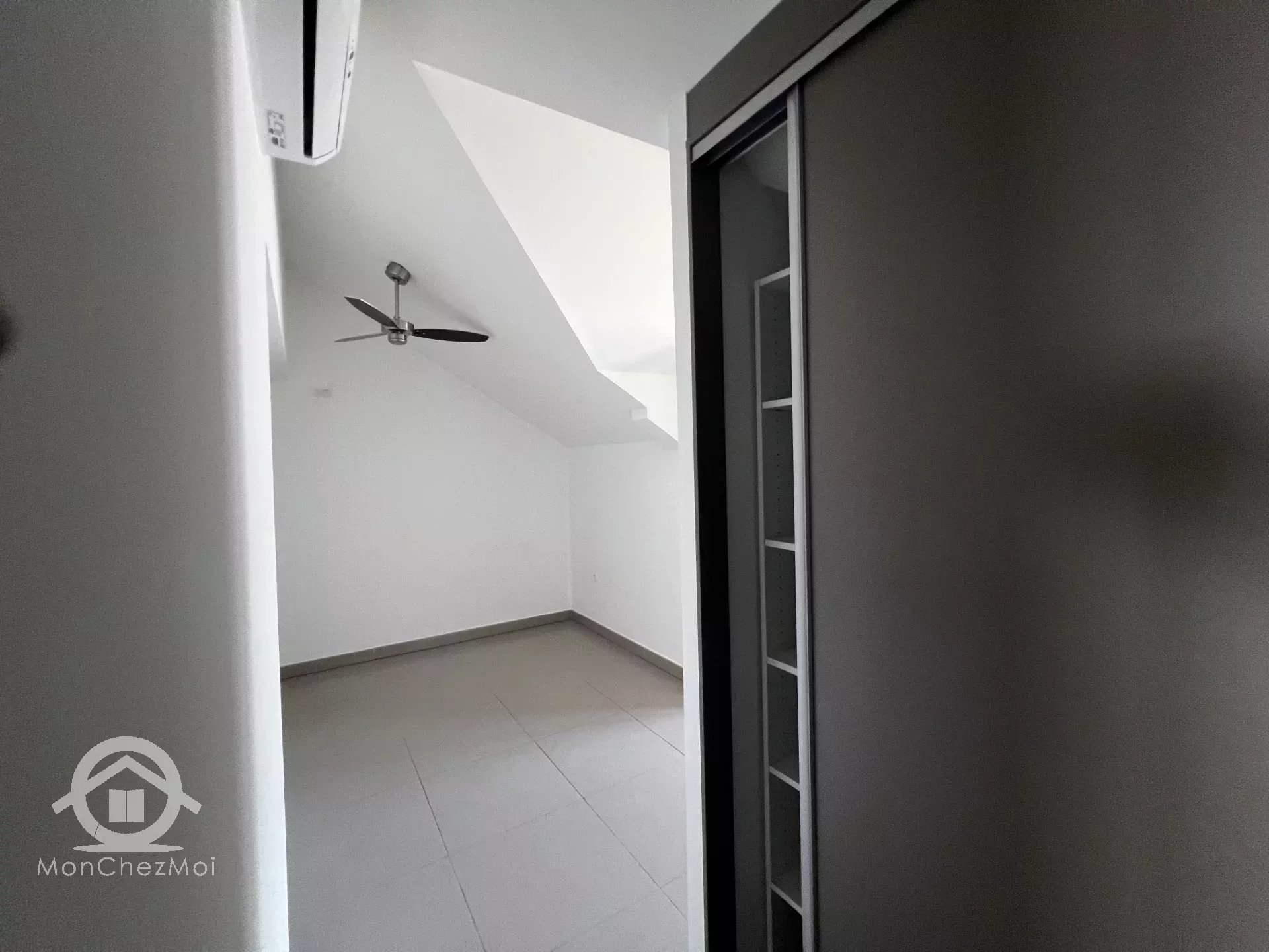 SAINT GILLES LES BAINS  Petite résidence de charmes : F4 Duplex Exceptionnelle à 420 000 euros !