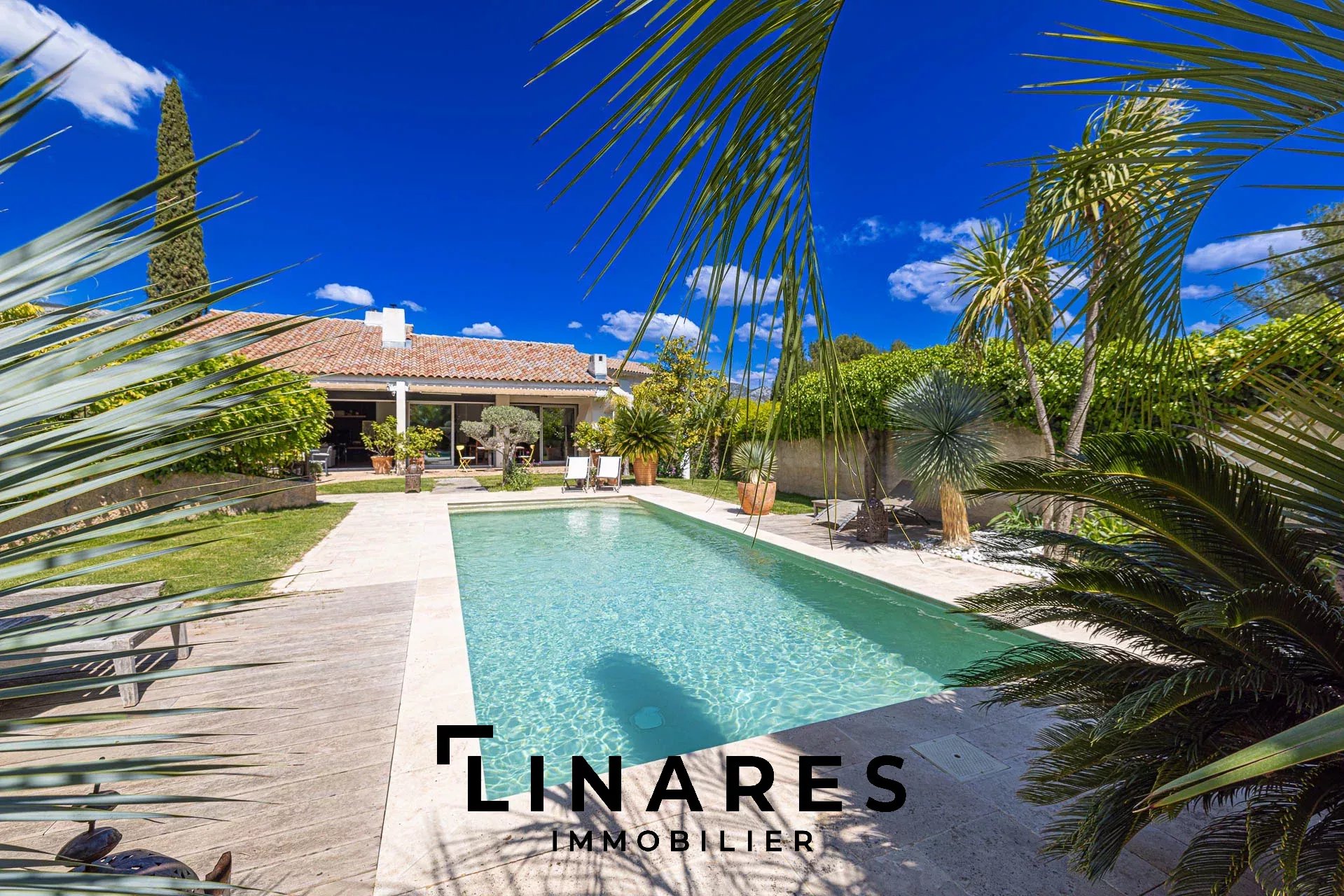 LE PARADIS LUXURIANT - Villa T6 de 217m² - Piscine - Garage - Caves -  Terrain de 4370m² -  ROQUEVAIRE