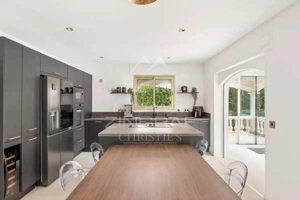 Roquefort-les-Pins – Charming Villa with Pool in a Peaceful Residential Setting — photo 7