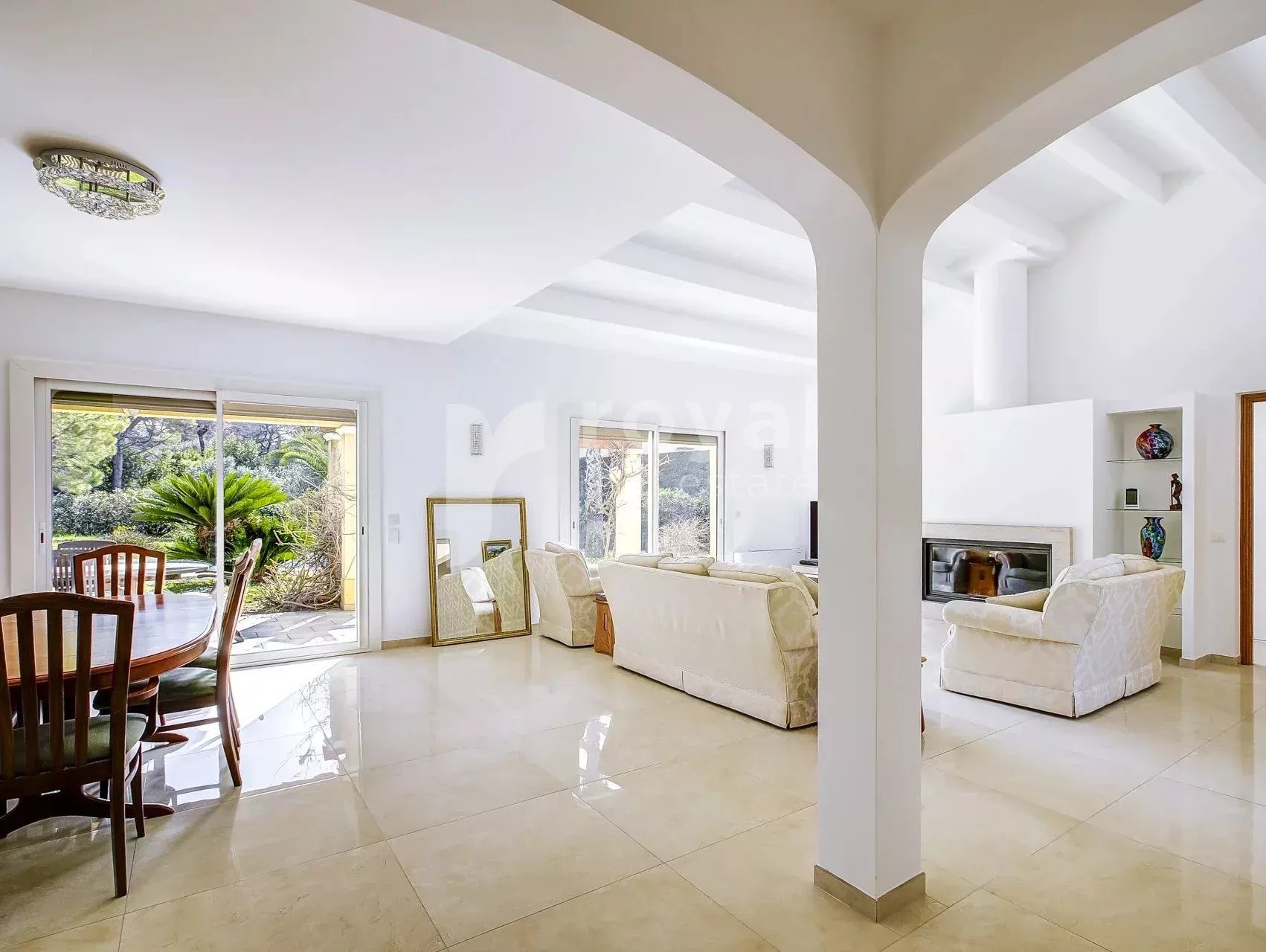 Villa avec jardin et piscine — photo 8
