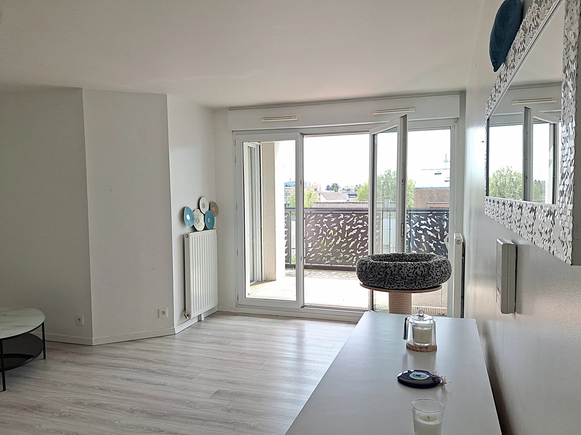 GRAND APPARTEMENT CLE EN MAINS AU COEUR DE VILLE DANS RESIDENCE RECENTE !