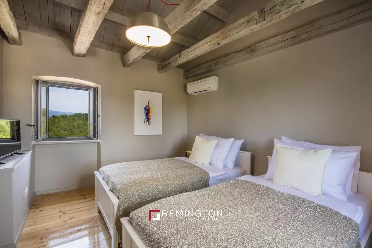 5 Bedroom Villa/Townhouse's Image 20