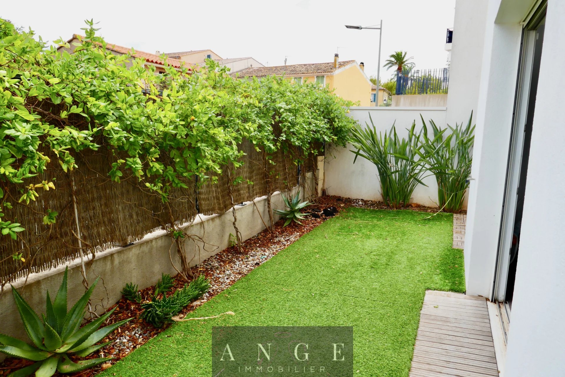 MAISON RECENTE AU CALME + TERRASSES+ PARKING