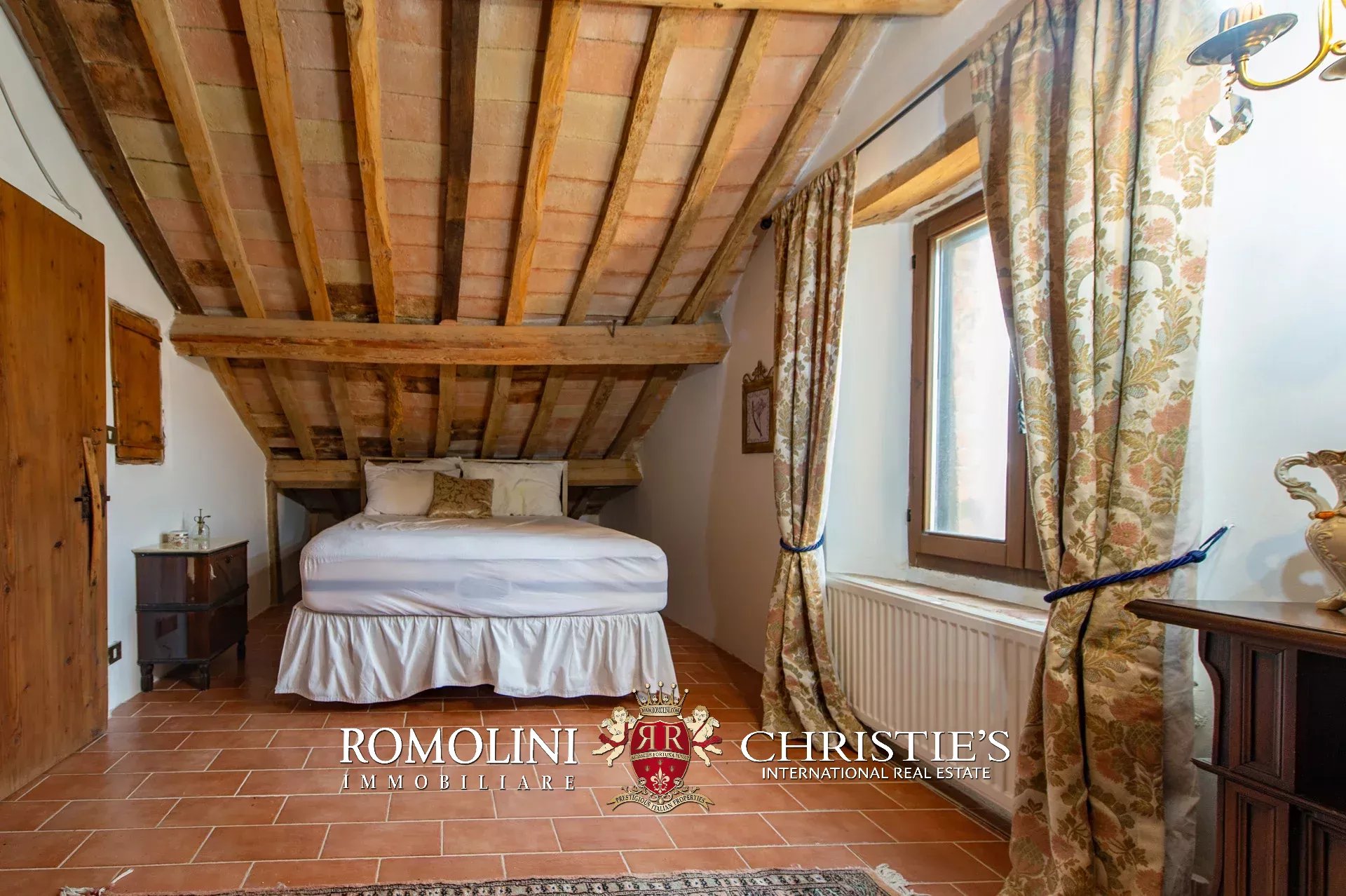 6 Bedroom Villa/Townhouse's Image 22