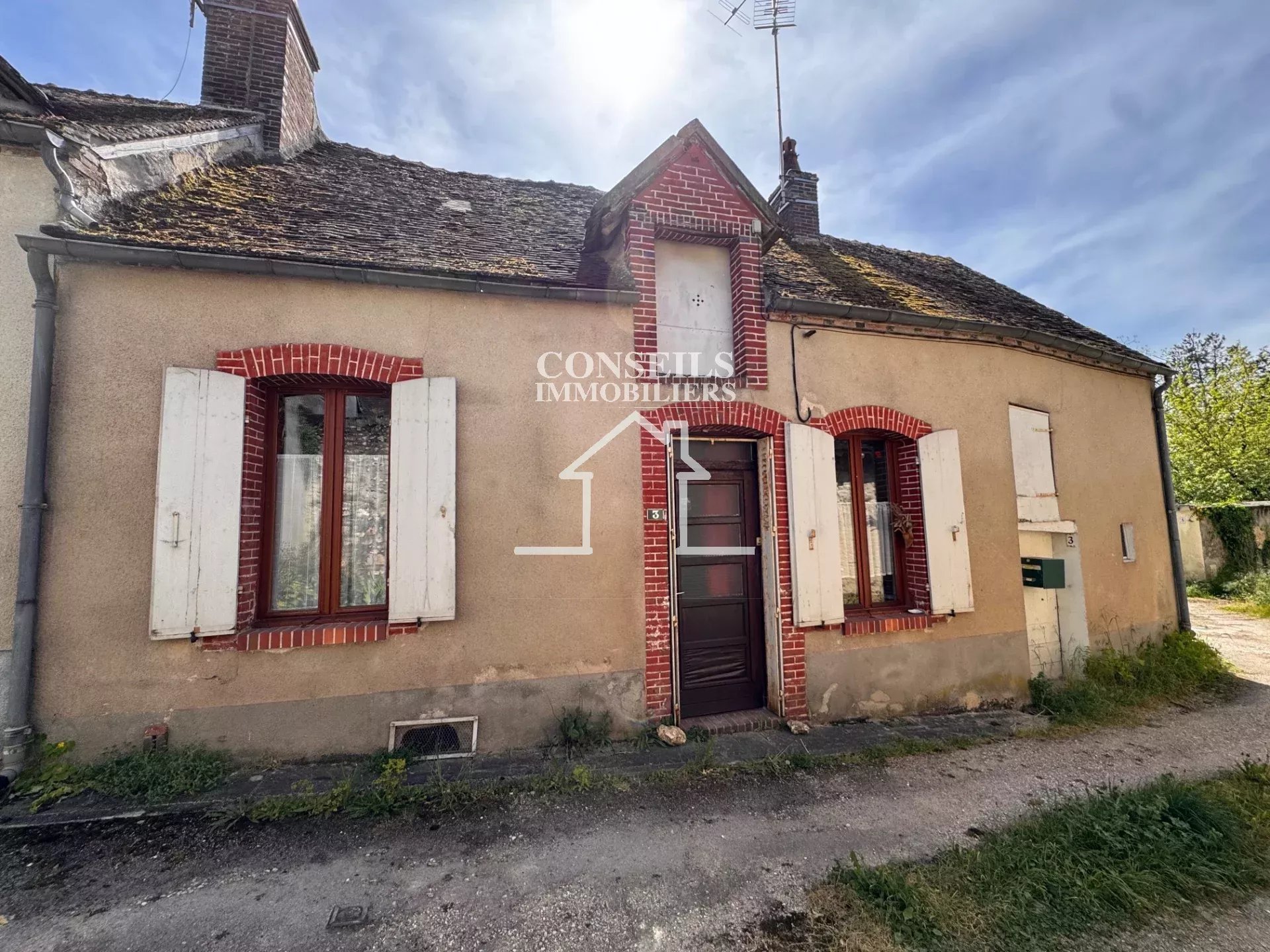 Proche ST JULIEN DU SAULT