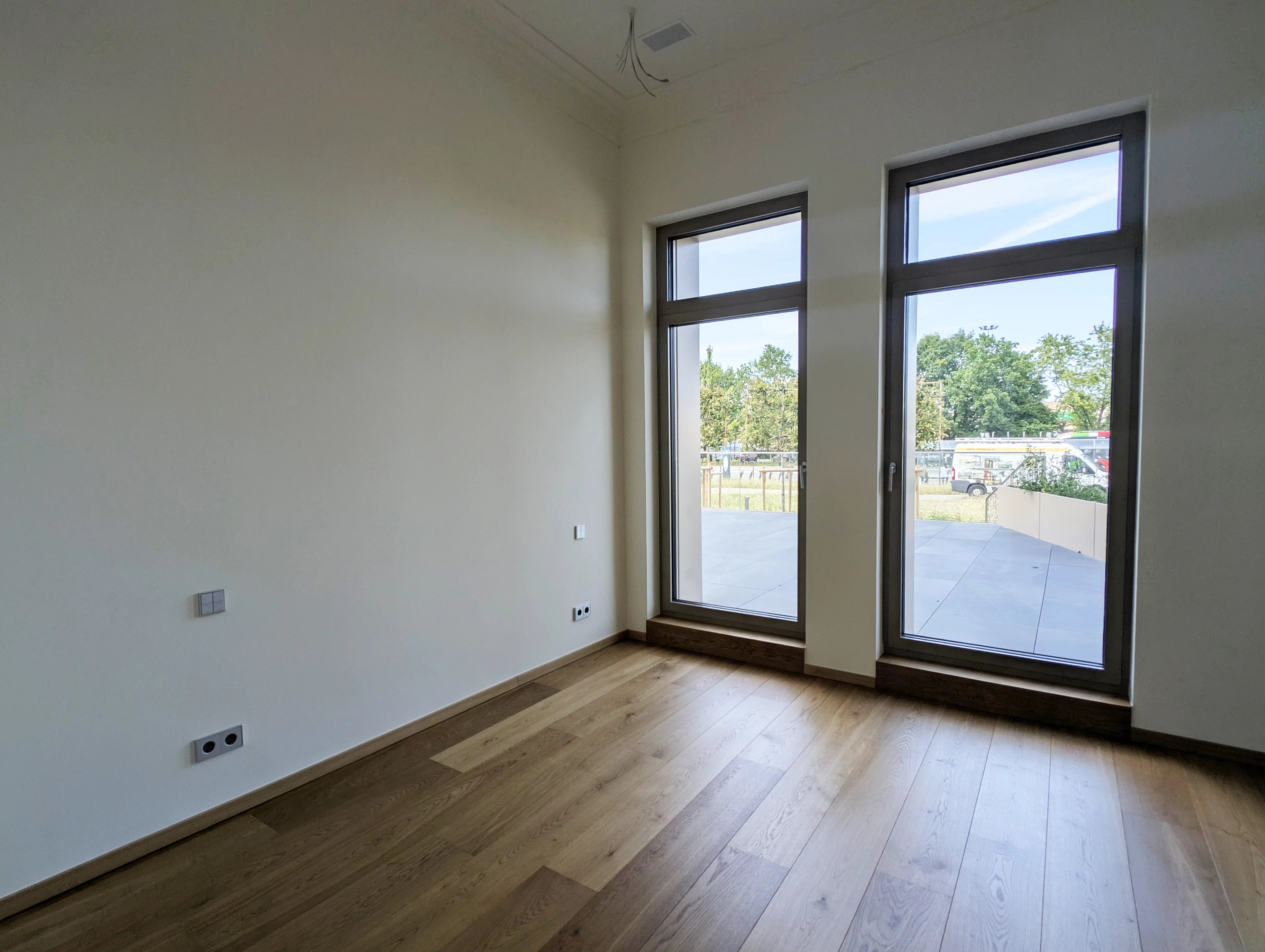property-featured-image