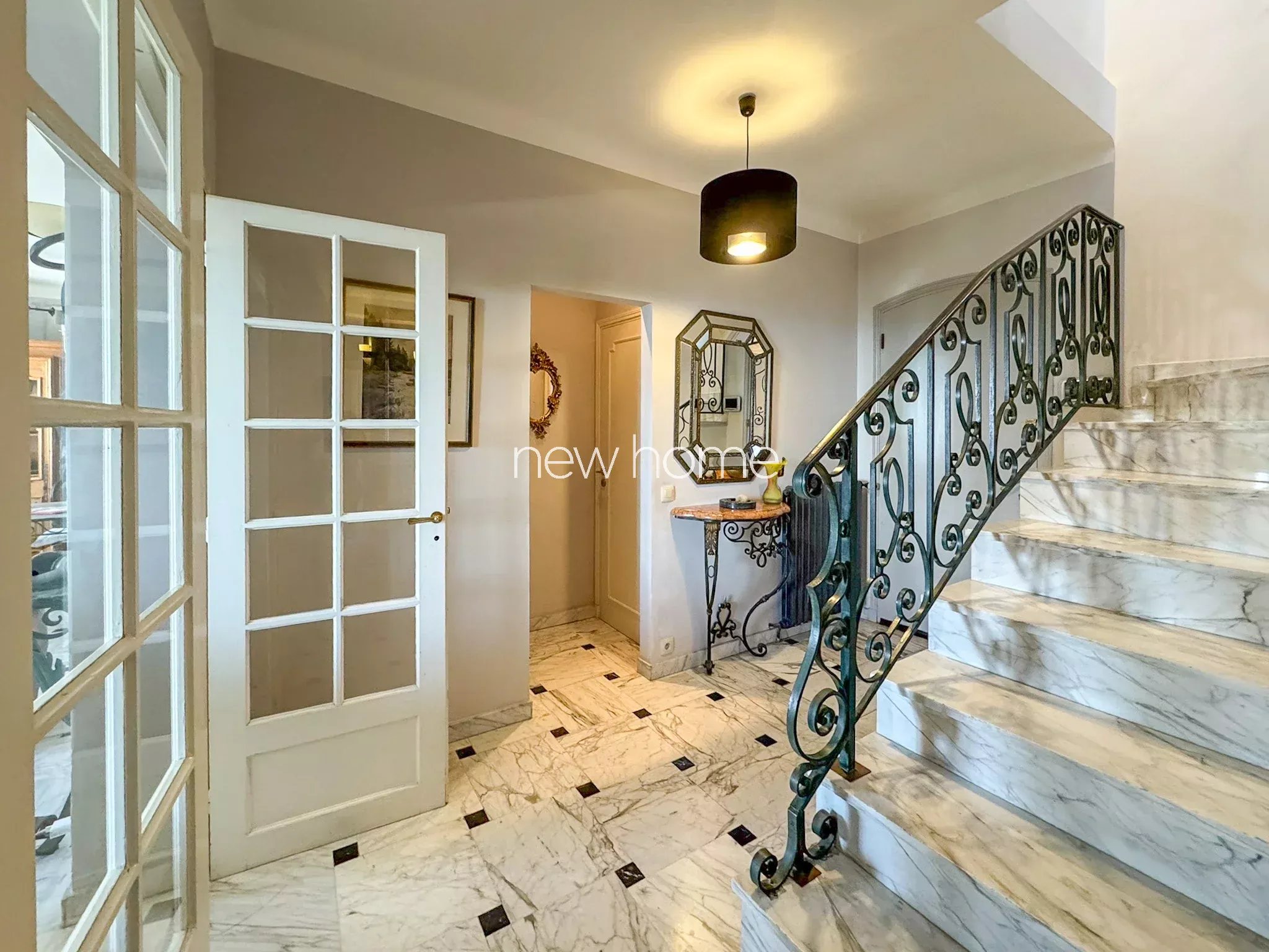 Propriété de charme en pierre  Vue mer et village  CABRIS