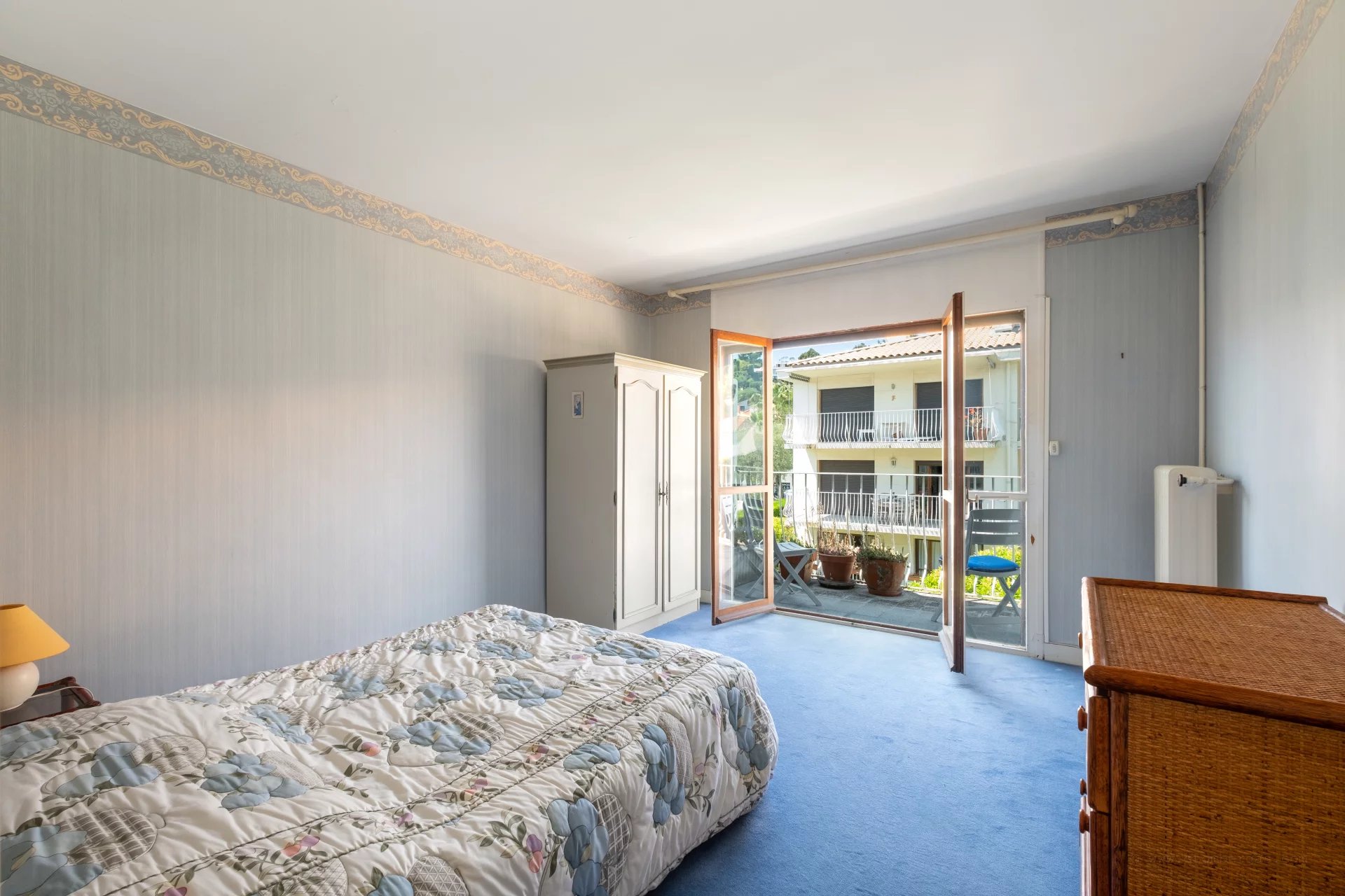 Красивая угловая квартира с видом на море