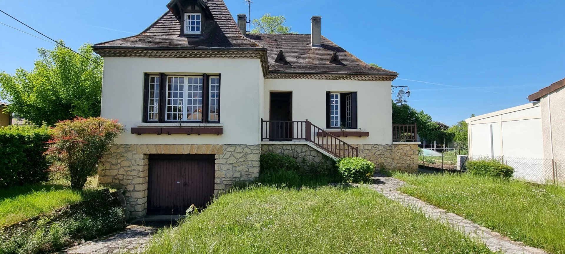 EXCLUSIVITE : PROCHE CENTRE VILLE MAISON COSSUE SUR  JADIN DE 670 m²