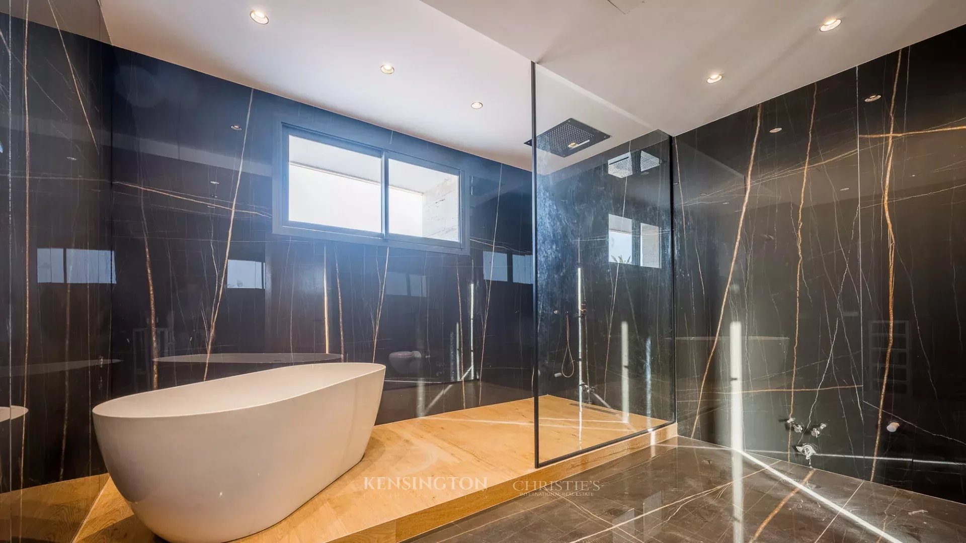 5 Bedroom Villa/Townhouse's Image 14