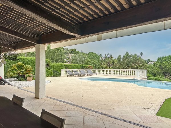 RENOVATED VILLA - DOMAINE DES HAUTS DE VAUGRENIER — photo 6