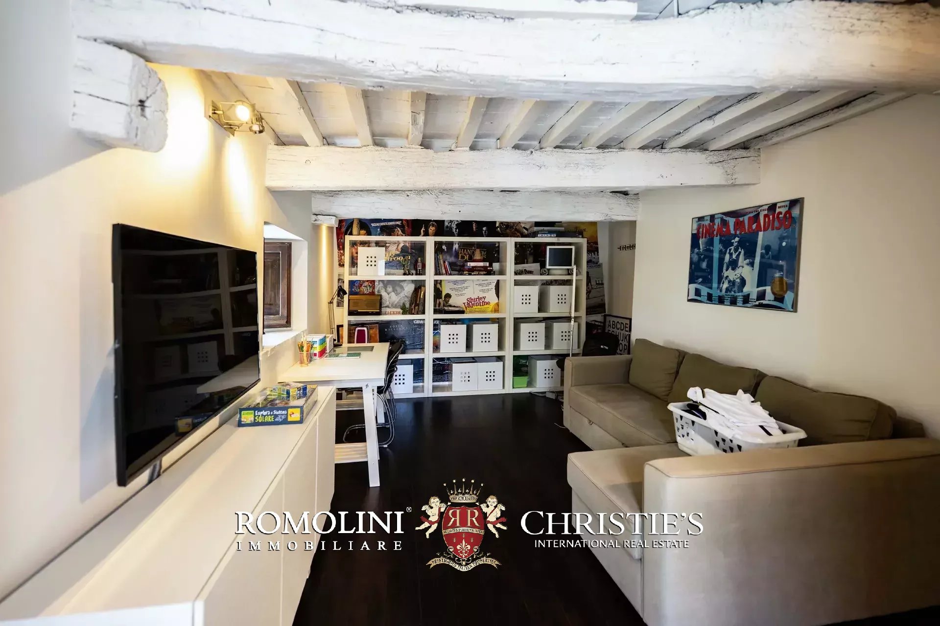 6 Bedroom Villa/Townhouse's Image 54