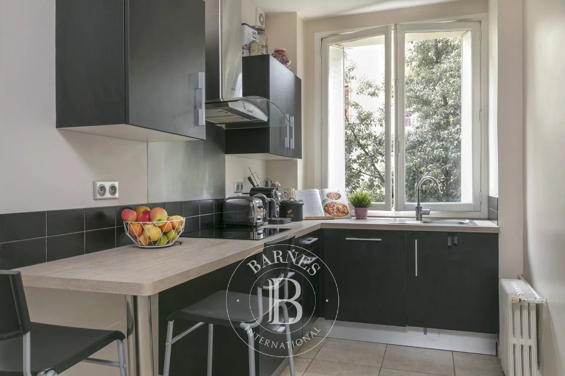 NEUILLY - MAIRIE MERMOZ - 3-BEDROOM APARTMENT - picture 13