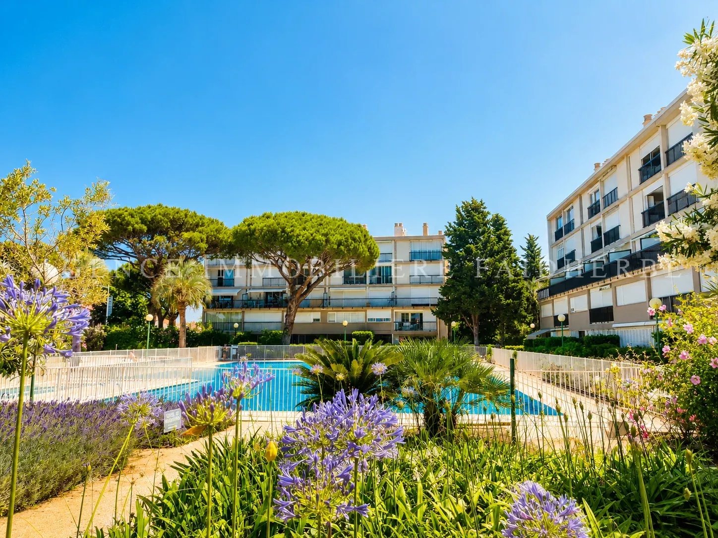 Saint-Tropez appartement dans résidence avec piscine REF 18