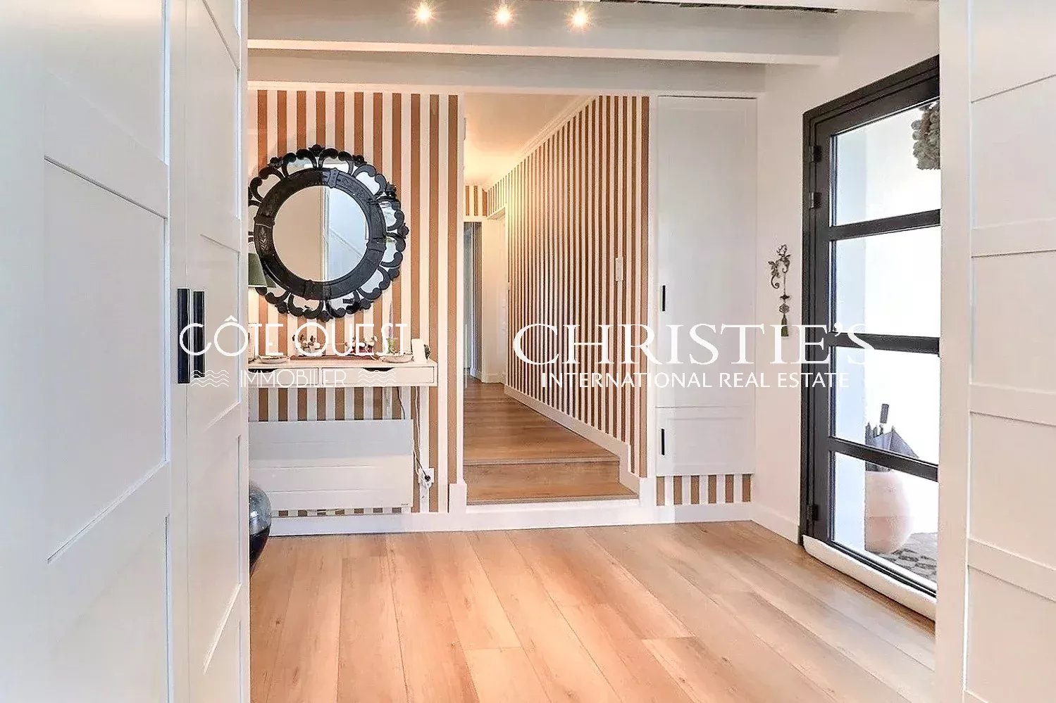 5 Bedroom Villa/Townhouse's Image 5