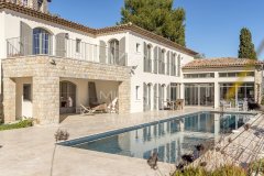 Luxury 6-Bedroom Family Villa in Mougins with Sea Views & Garden — photo 1 of 7