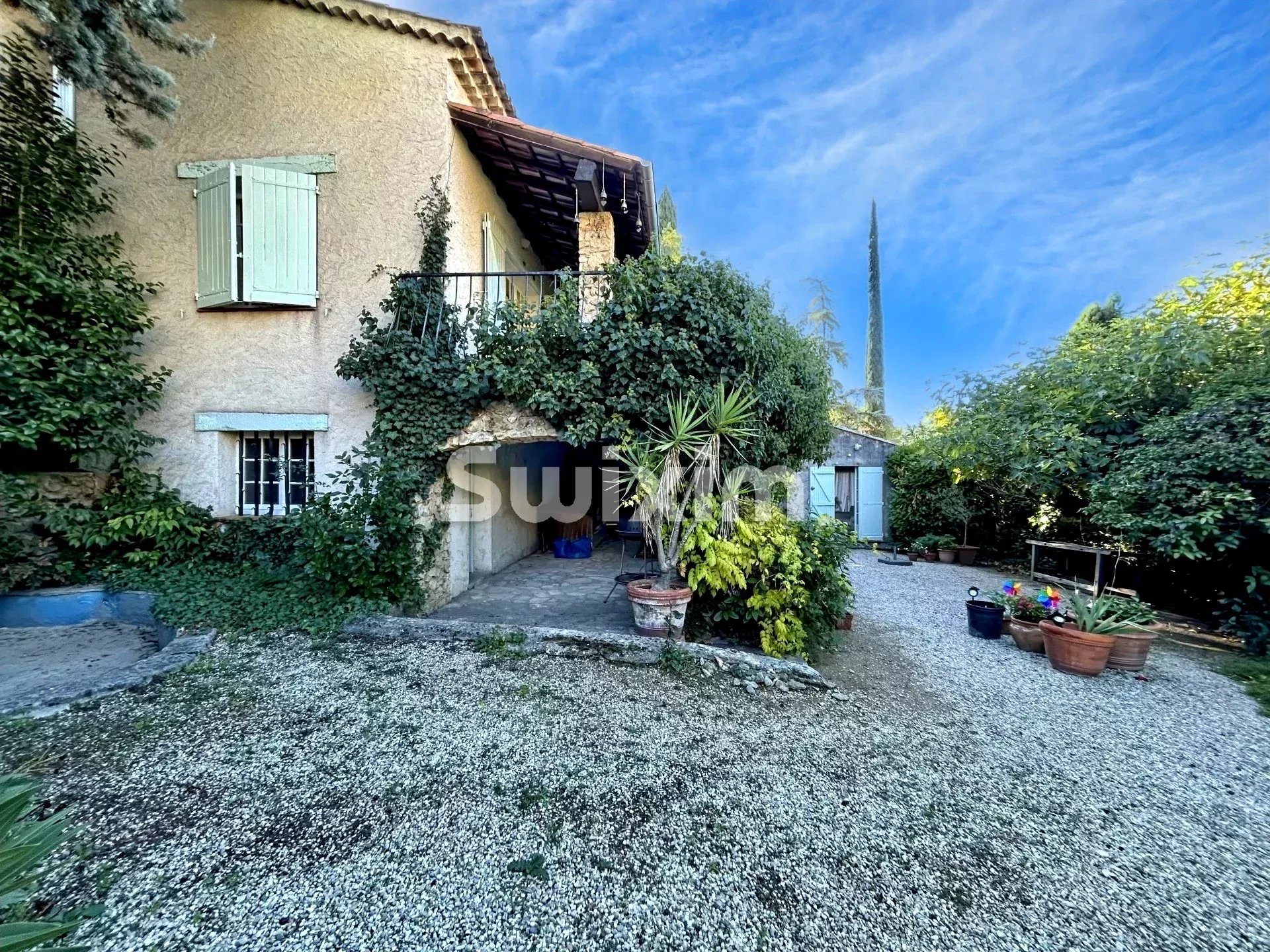 VILLA CENTRE VILLAGE AVEC DEPENDANCE