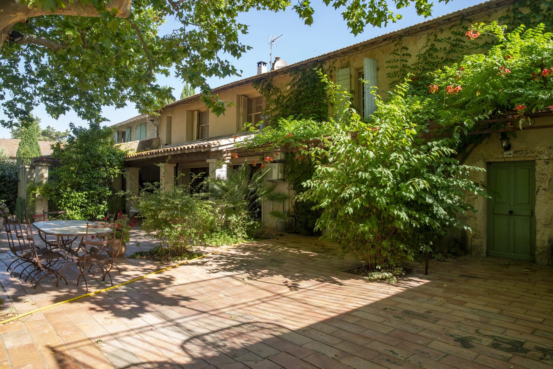 Mas ARLES-FOURQUES 805 M2