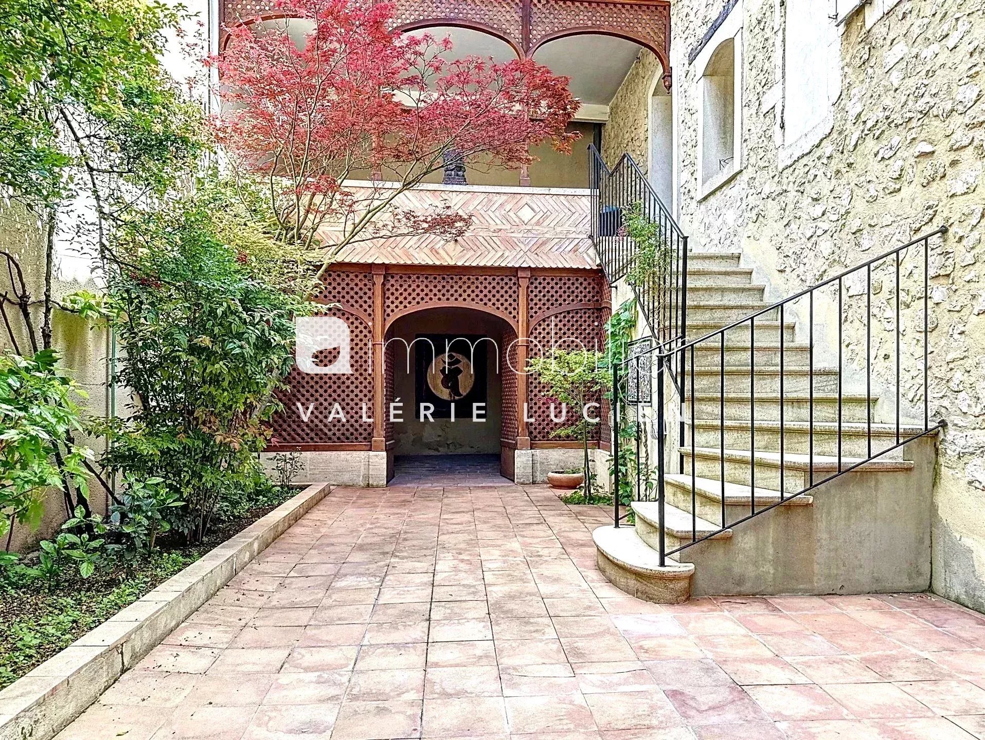 Demeure de charme au centre de Noves